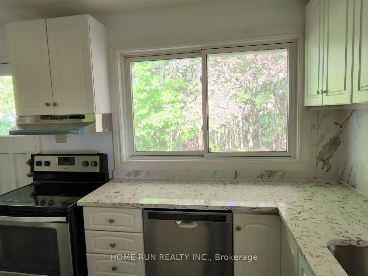 Photo 8 of 14 Greenwich Avenue, Ottawa, City View/Skyline/Fisher Heights/Parkwood Hills — HOMEH