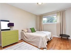 Photo 10 of 14 Greenwich Avenue, Ottawa, City View/Skyline/Fisher Heights/Parkwood Hills — HOMEH