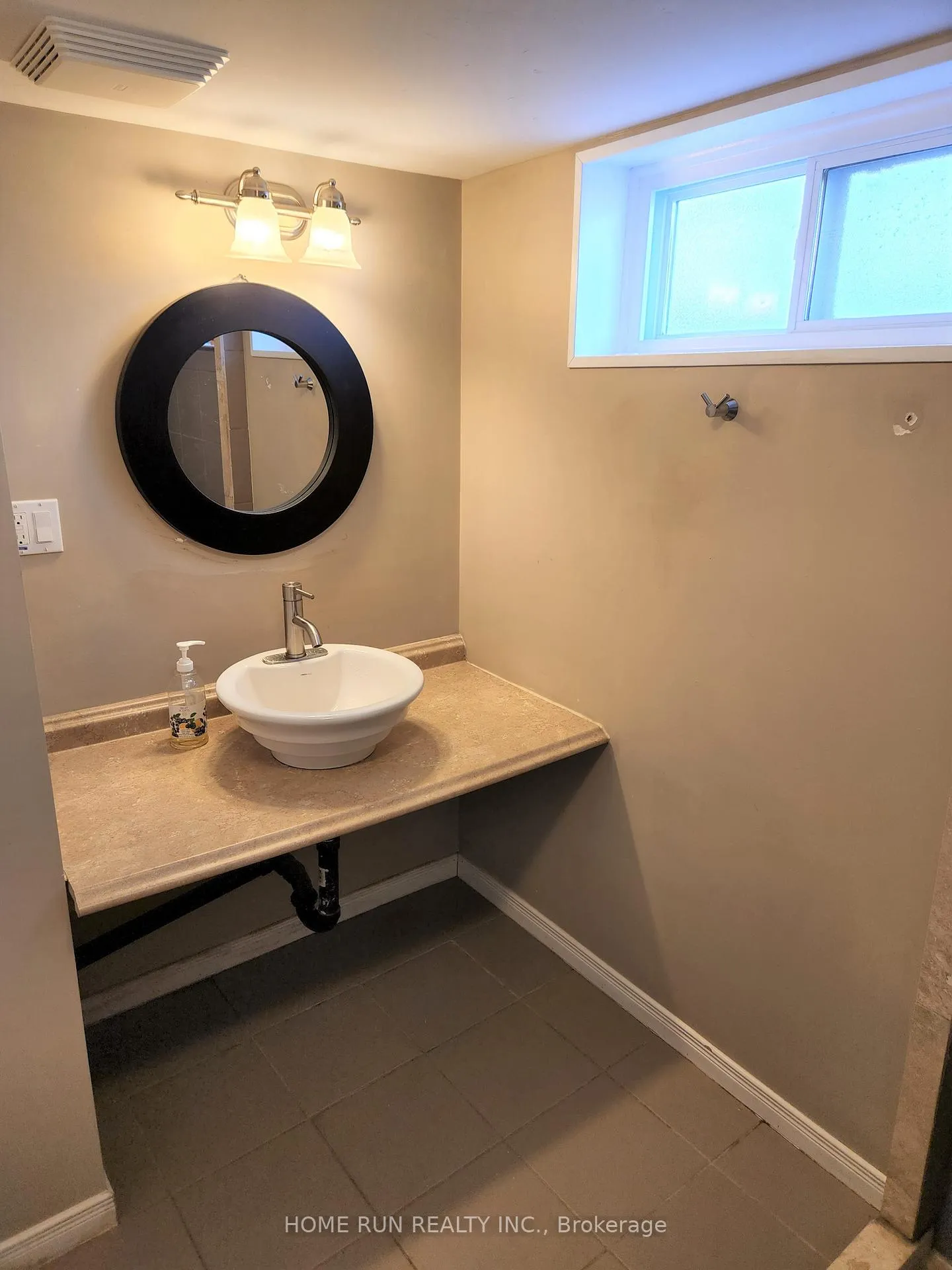 Photo 16 of 14 Greenwich Avenue, Ottawa, City View/Skyline/Fisher Heights/Parkwood Hills — HOMEH