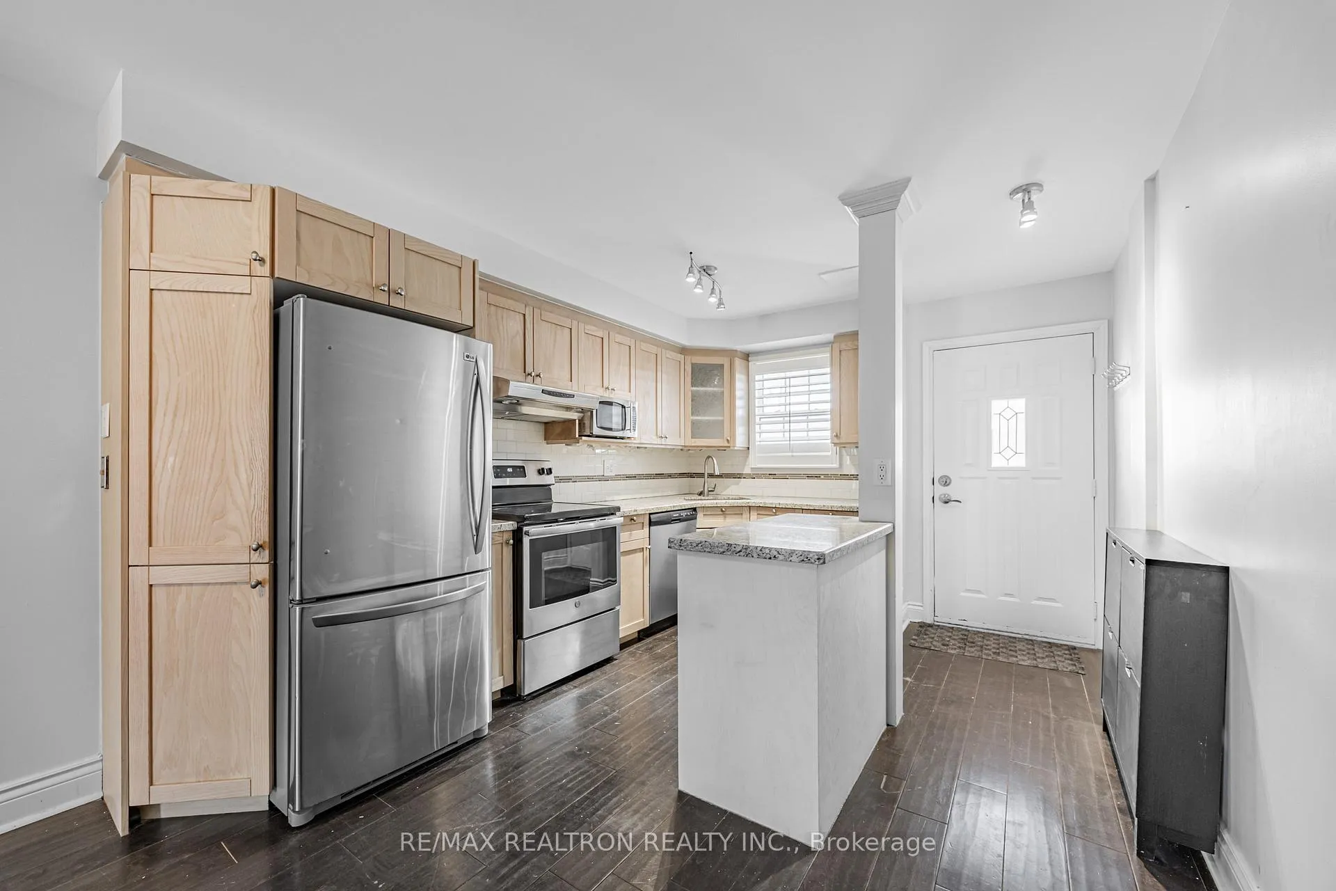 Photo 4 of Unit 2, 101 Glen Manor Drive, Toronto, The Beaches — HOMEH