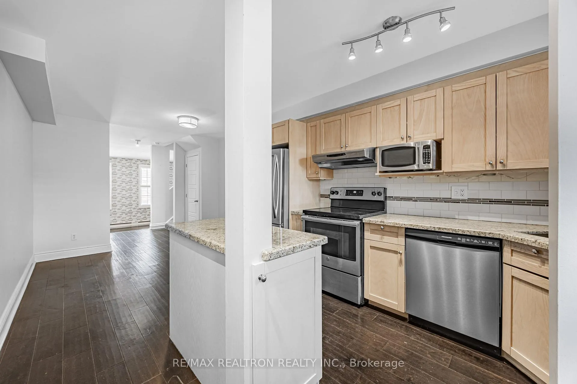 Photo 6 of Unit 2, 101 Glen Manor Drive, Toronto, The Beaches — HOMEH