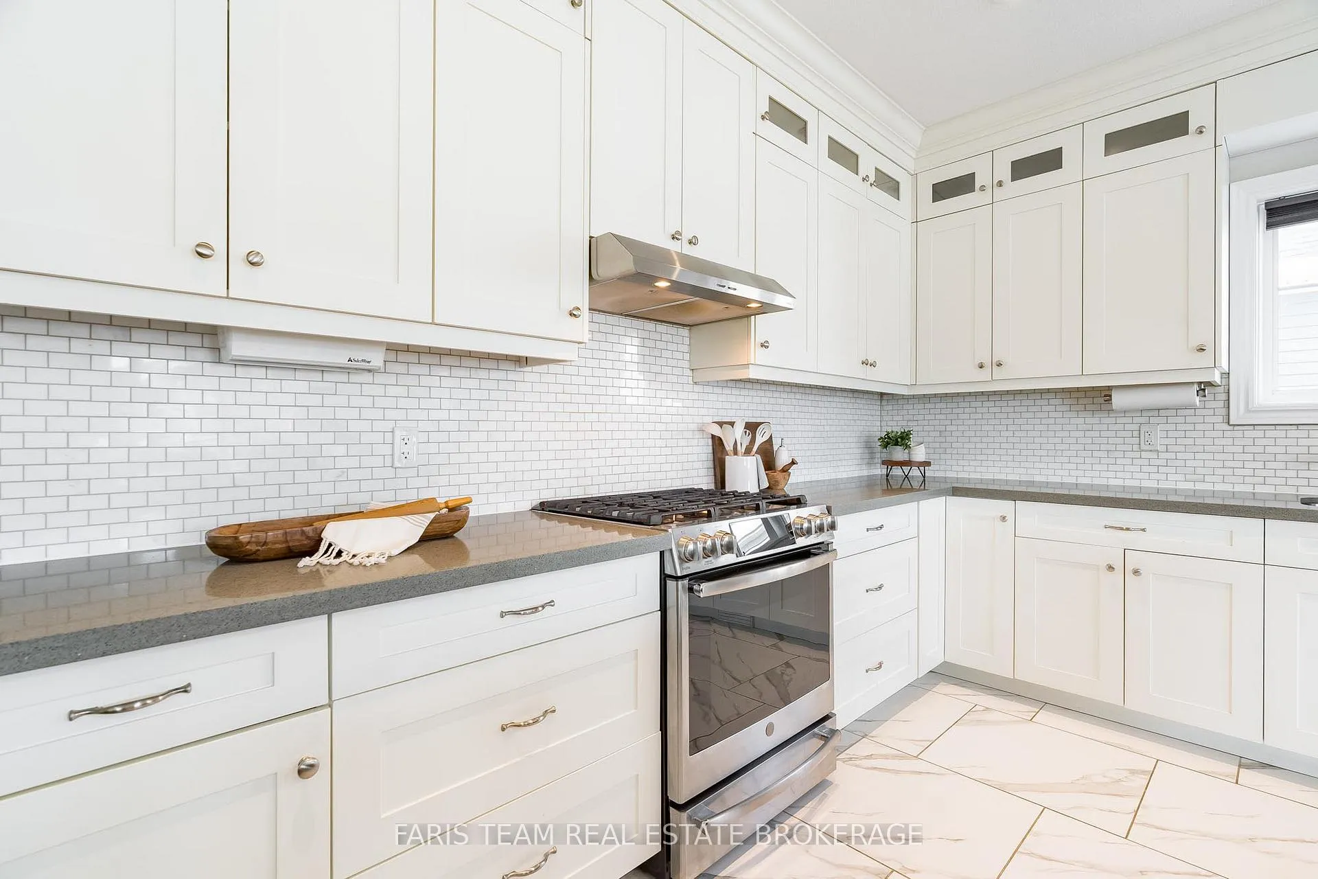 Photo 10 of 287 Robinson Road, Wasaga Beach — HOMEH
