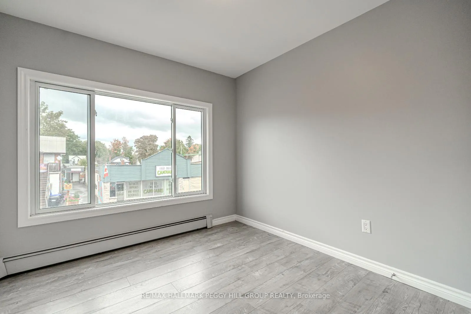 Photo 10 of 30 Queen Street W, Springwater, Elmvale — HOMEH