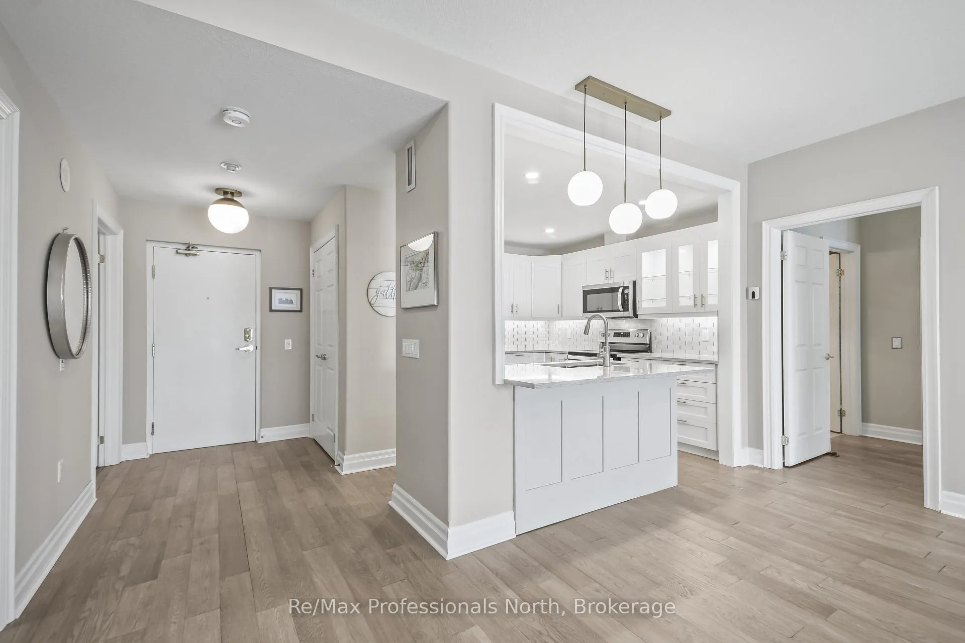 Photo 2 of Unit 403, 110 Steamship Bay Road, Gravenhurst, Muskoka (S) — HOMEH