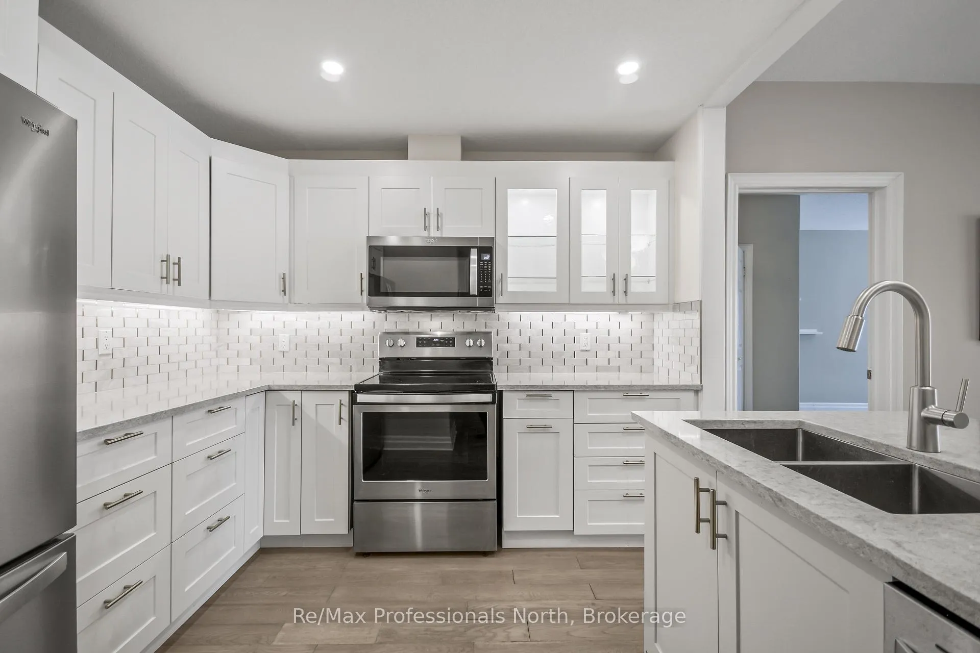 Photo 6 of Unit 403, 110 Steamship Bay Road, Gravenhurst, Muskoka (S) — HOMEH