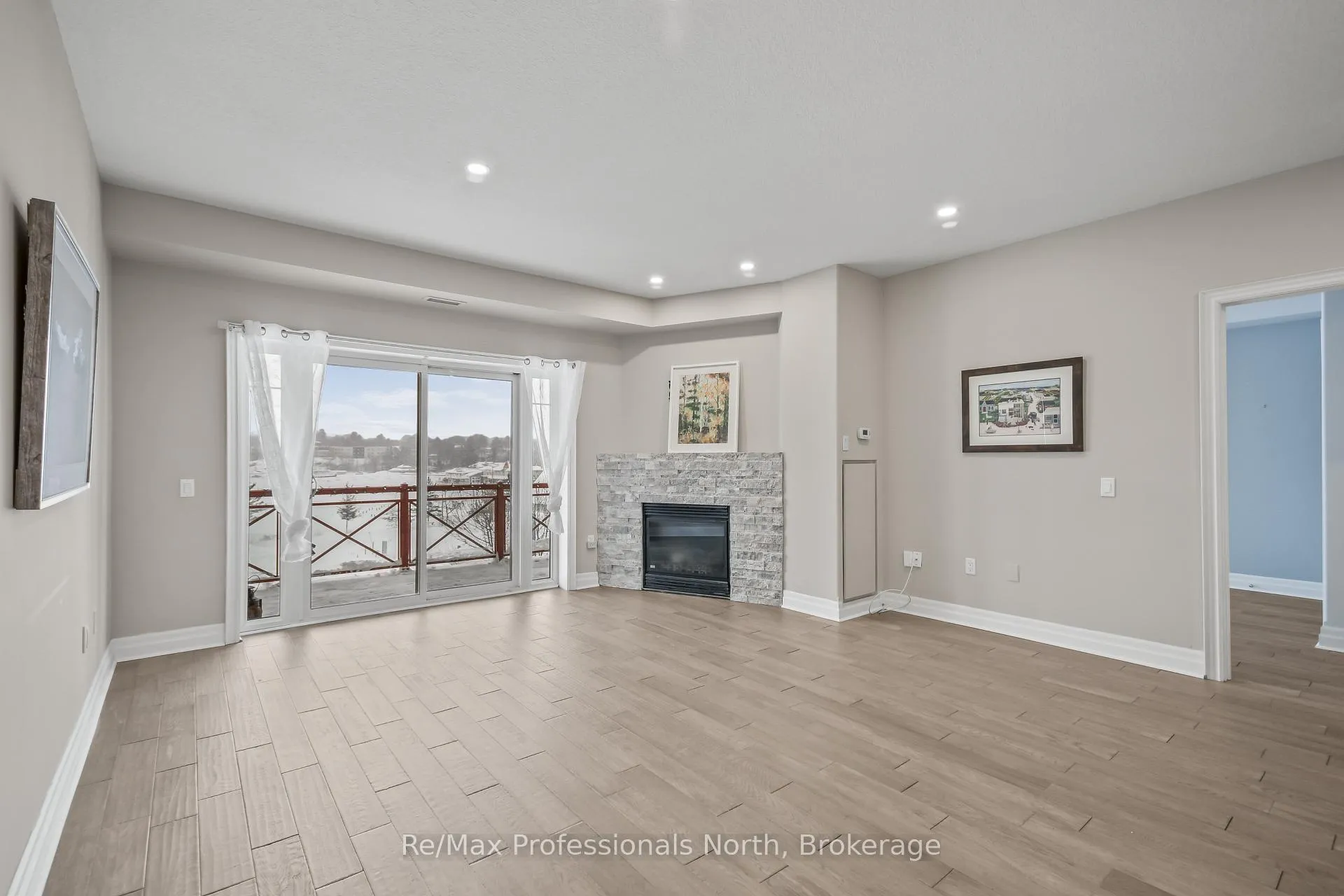 Photo 8 of Unit 403, 110 Steamship Bay Road, Gravenhurst, Muskoka (S) — HOMEH