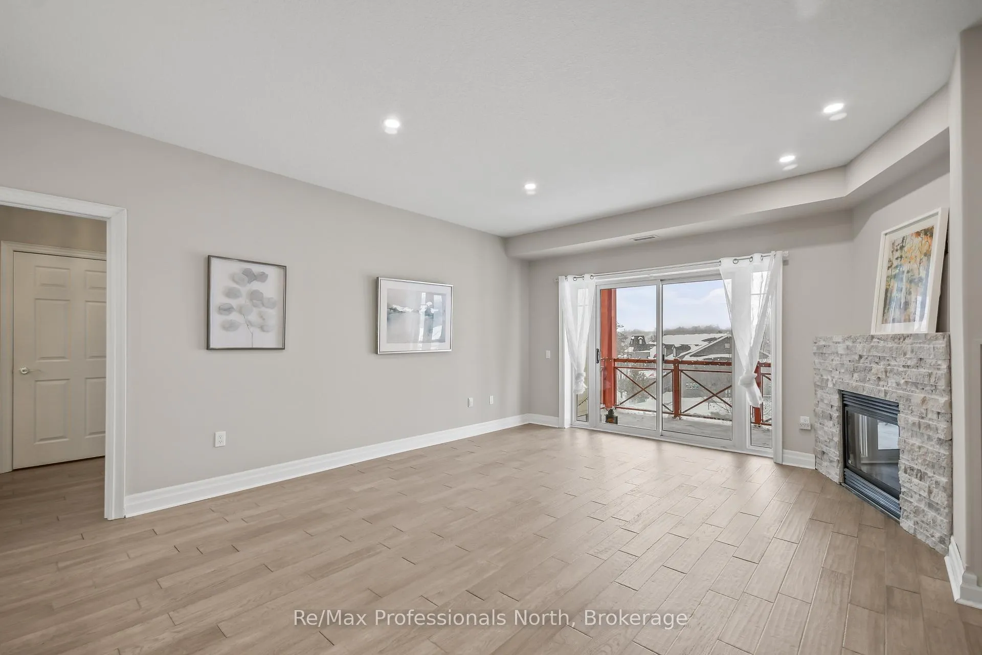 Photo 10 of Unit 403, 110 Steamship Bay Road, Gravenhurst, Muskoka (S) — HOMEH