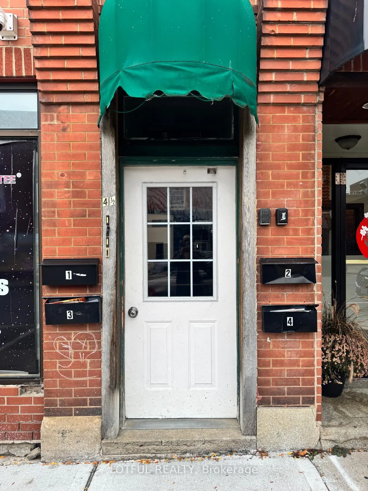 Photo 1 of Unit 4, 4 1/2 Russell Street E, Smiths Falls — HOMEH