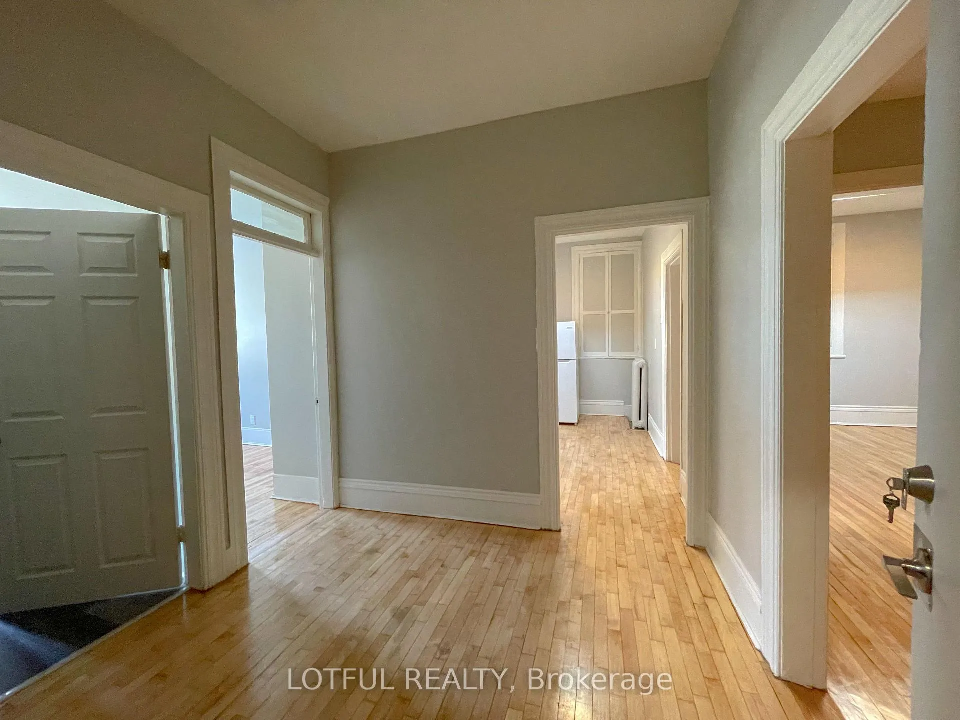 Photo 2 of Unit 4, 4 1/2 Russell Street E, Smiths Falls — HOMEH