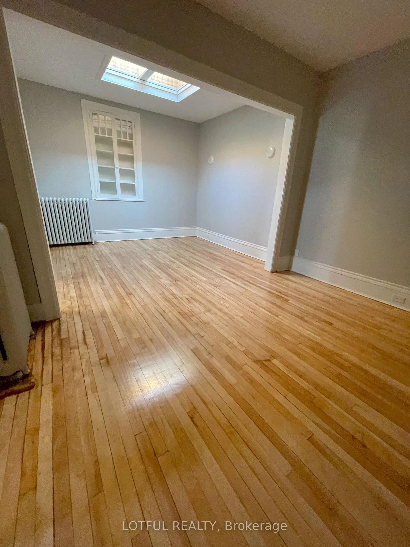 Photo 3 of Unit 4, 4 1/2 Russell Street E, Smiths Falls — HOMEH
