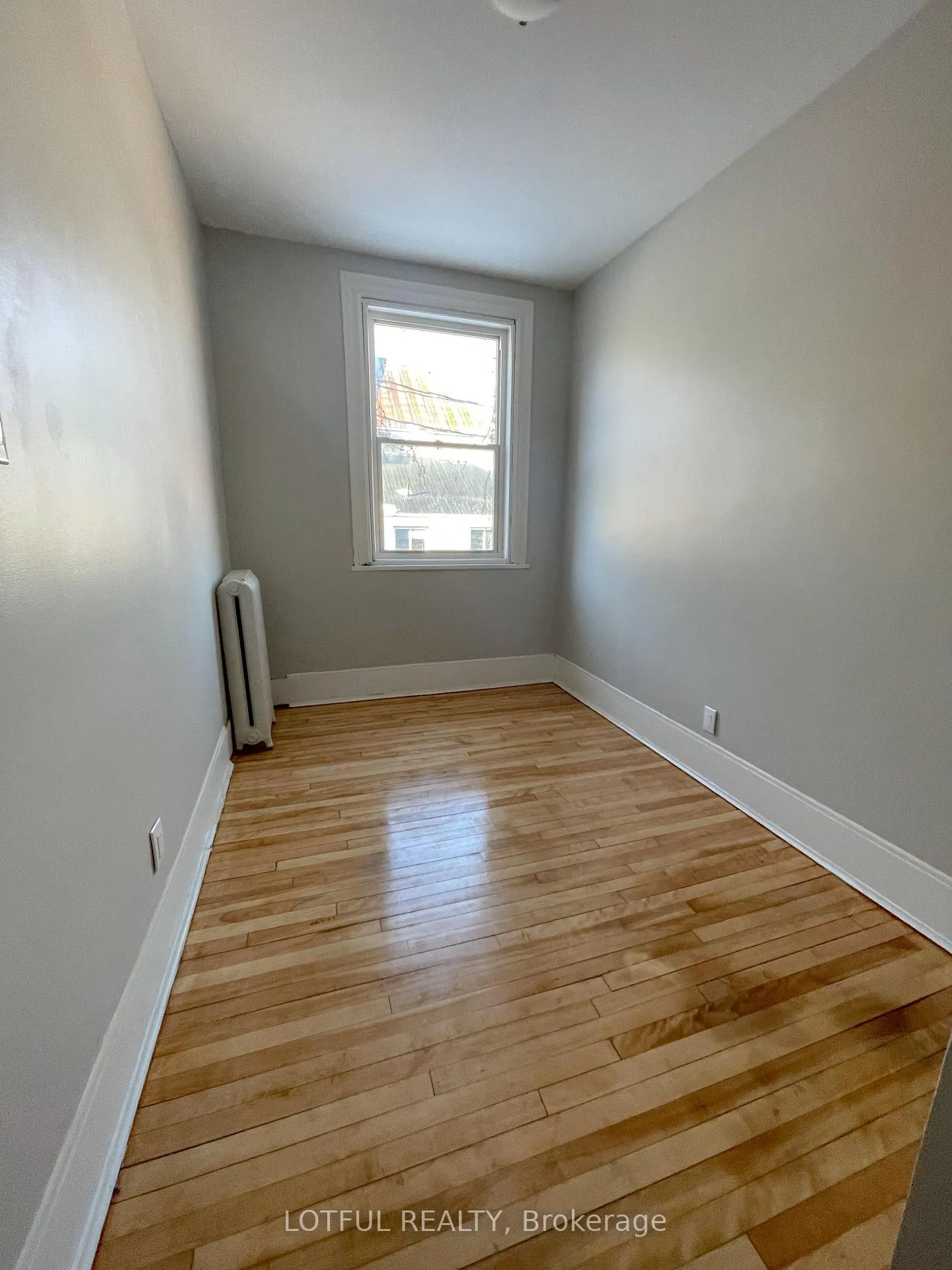 Photo 4 of Unit 4, 4 1/2 Russell Street E, Smiths Falls — HOMEH