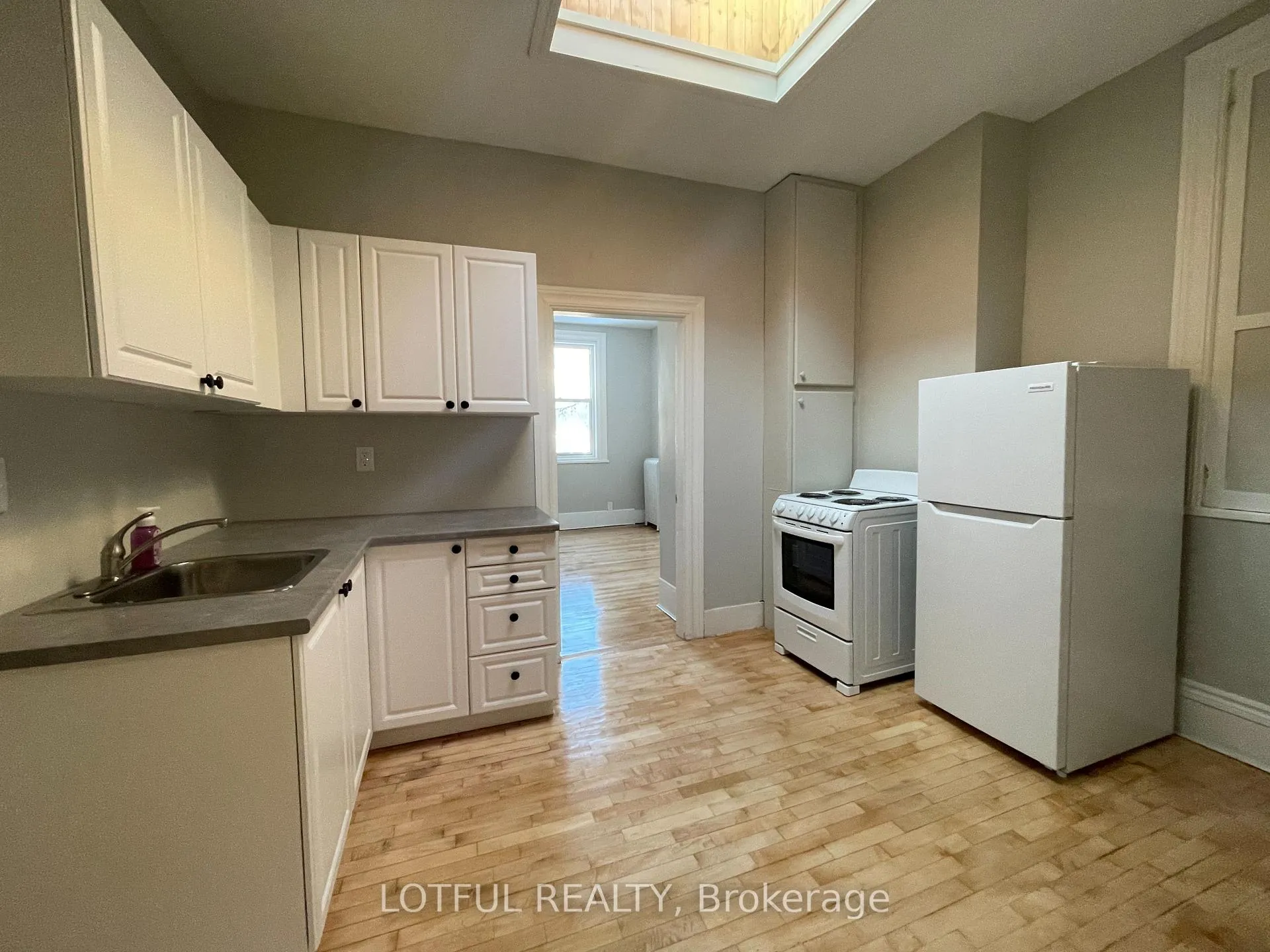 Photo 5 of Unit 4, 4 1/2 Russell Street E, Smiths Falls — HOMEH