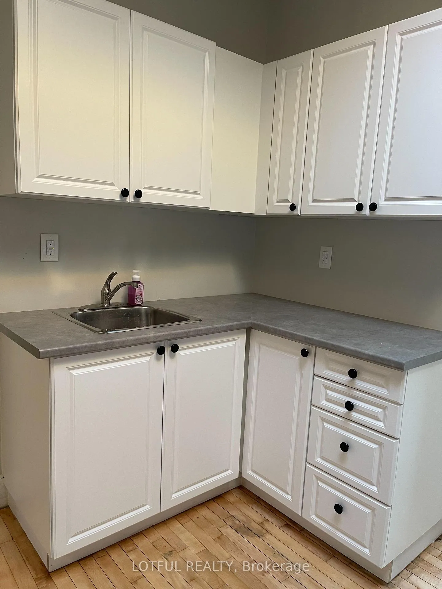Photo 6 of Unit 4, 4 1/2 Russell Street E, Smiths Falls — HOMEH