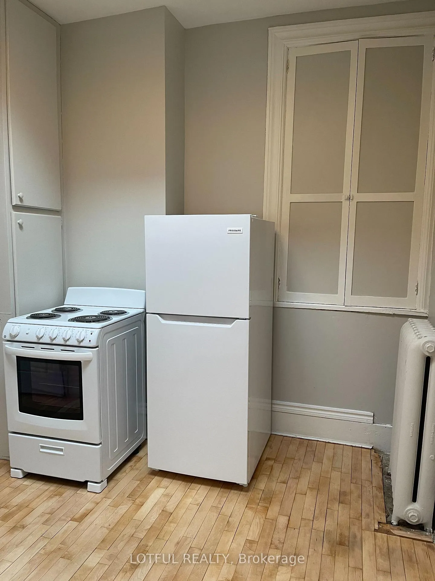 Photo 7 of Unit 4, 4 1/2 Russell Street E, Smiths Falls — HOMEH