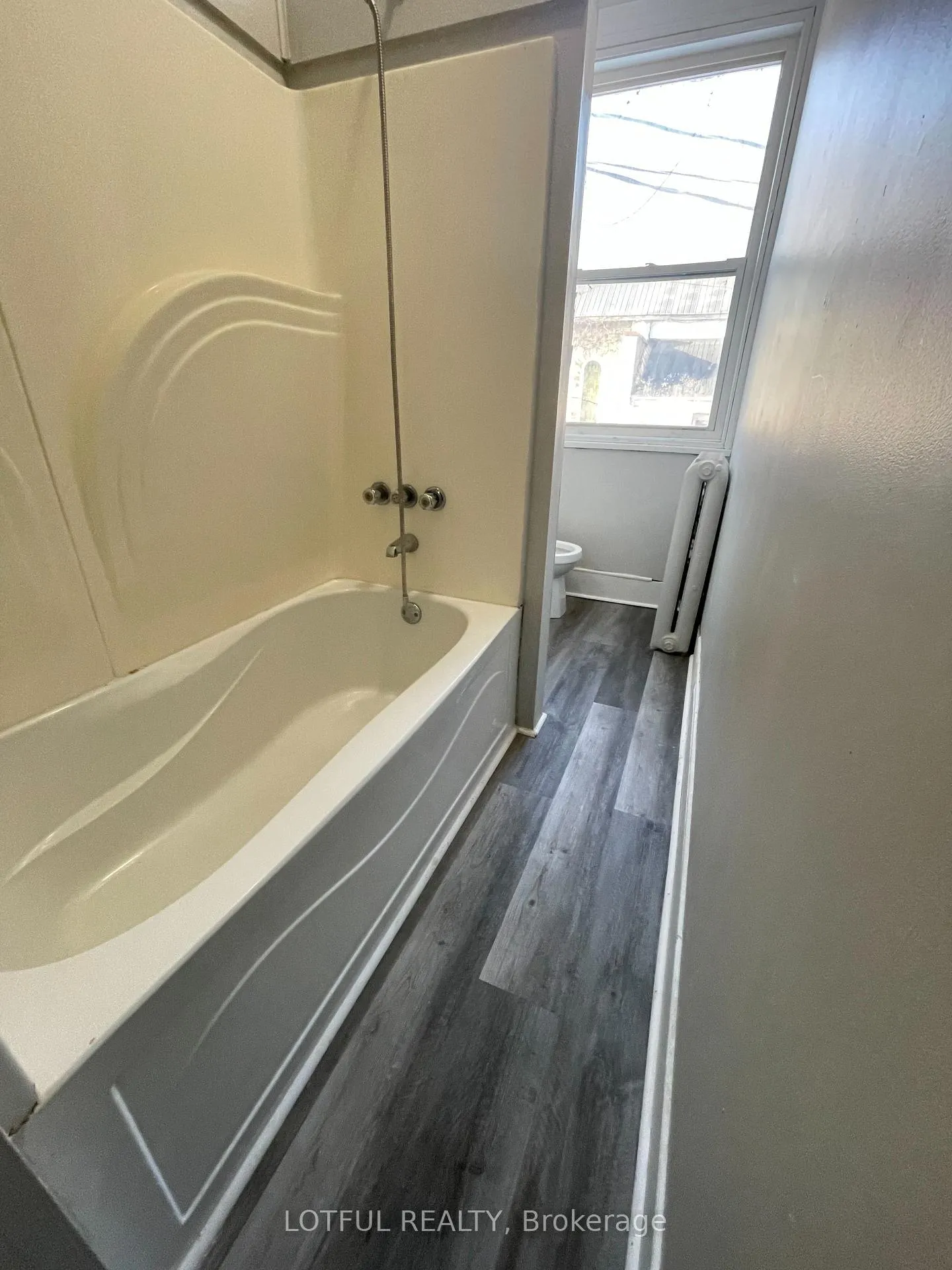Photo 9 of Unit 4, 4 1/2 Russell Street E, Smiths Falls — HOMEH