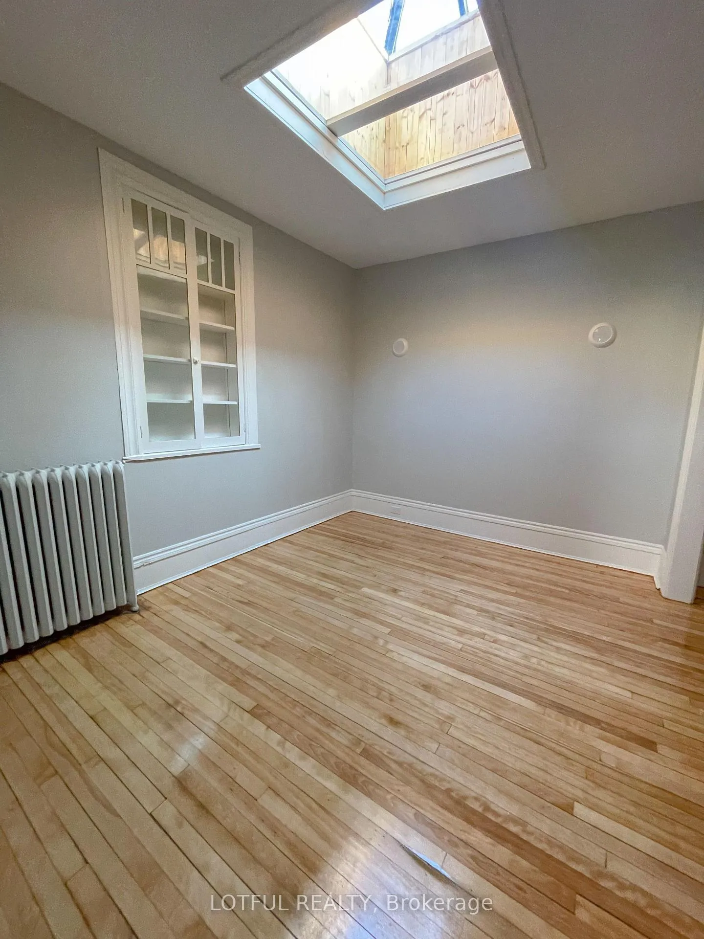 Photo 10 of Unit 4, 4 1/2 Russell Street E, Smiths Falls — HOMEH