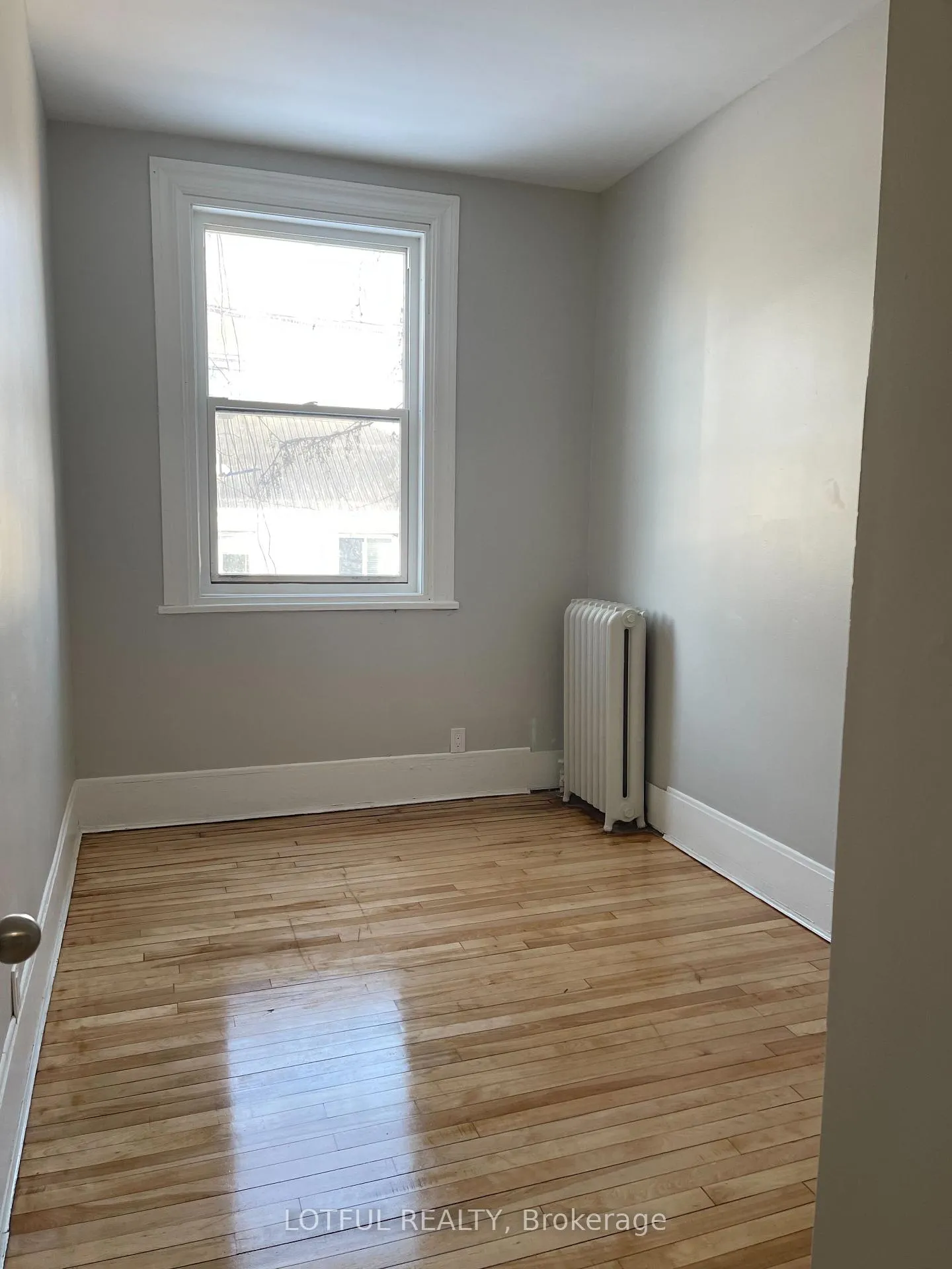 Photo 11 of Unit 4, 4 1/2 Russell Street E, Smiths Falls — HOMEH