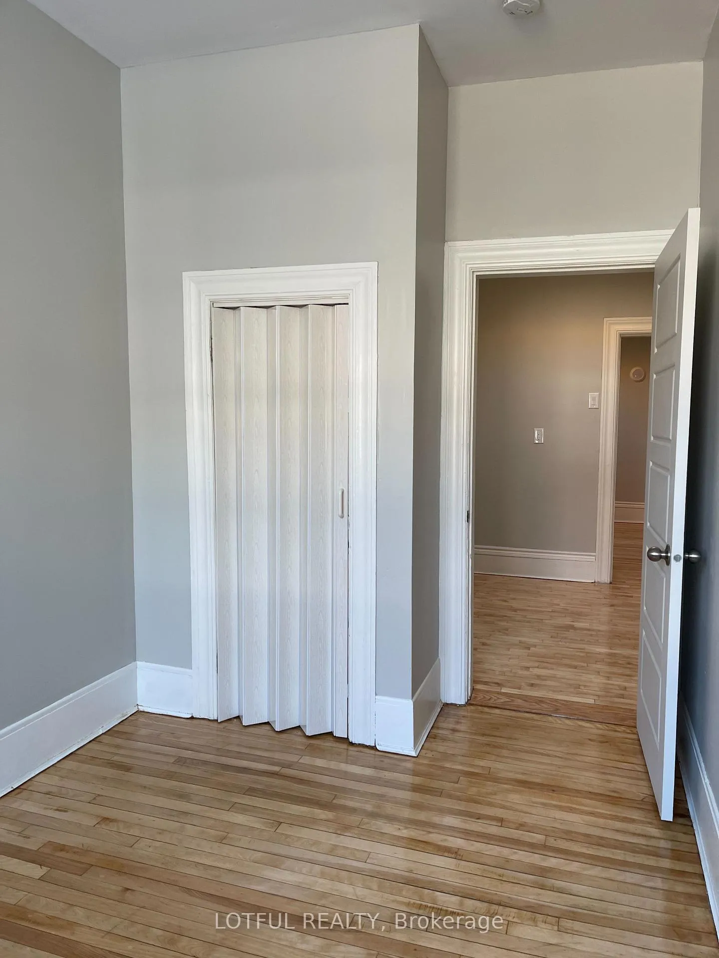 Photo 12 of Unit 4, 4 1/2 Russell Street E, Smiths Falls — HOMEH