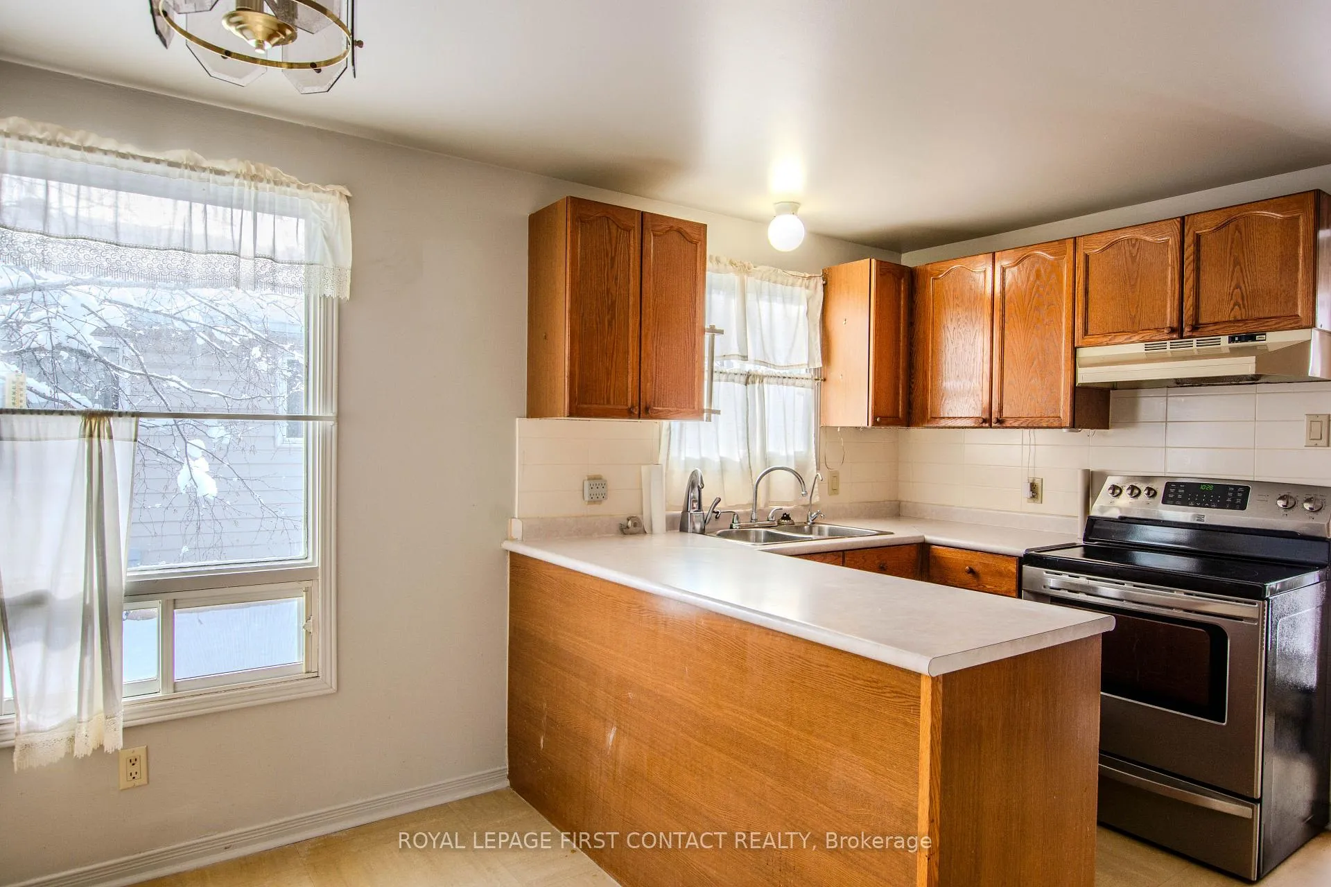 Photo 2 of 27 Royal Oak Drive, Innisfil, Cookstown — HOMEH