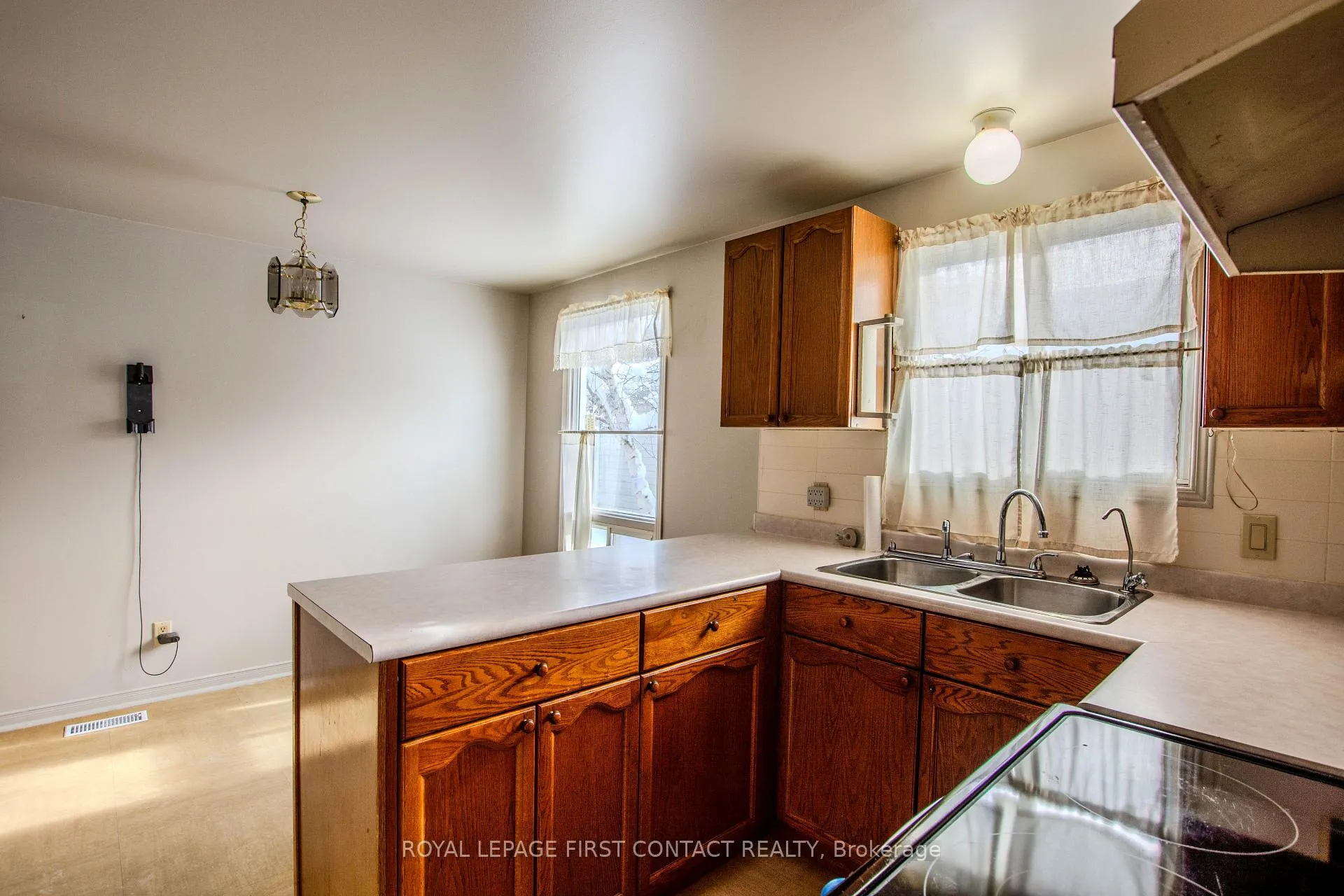 Photo 3 of 27 Royal Oak Drive, Innisfil, Cookstown — HOMEH