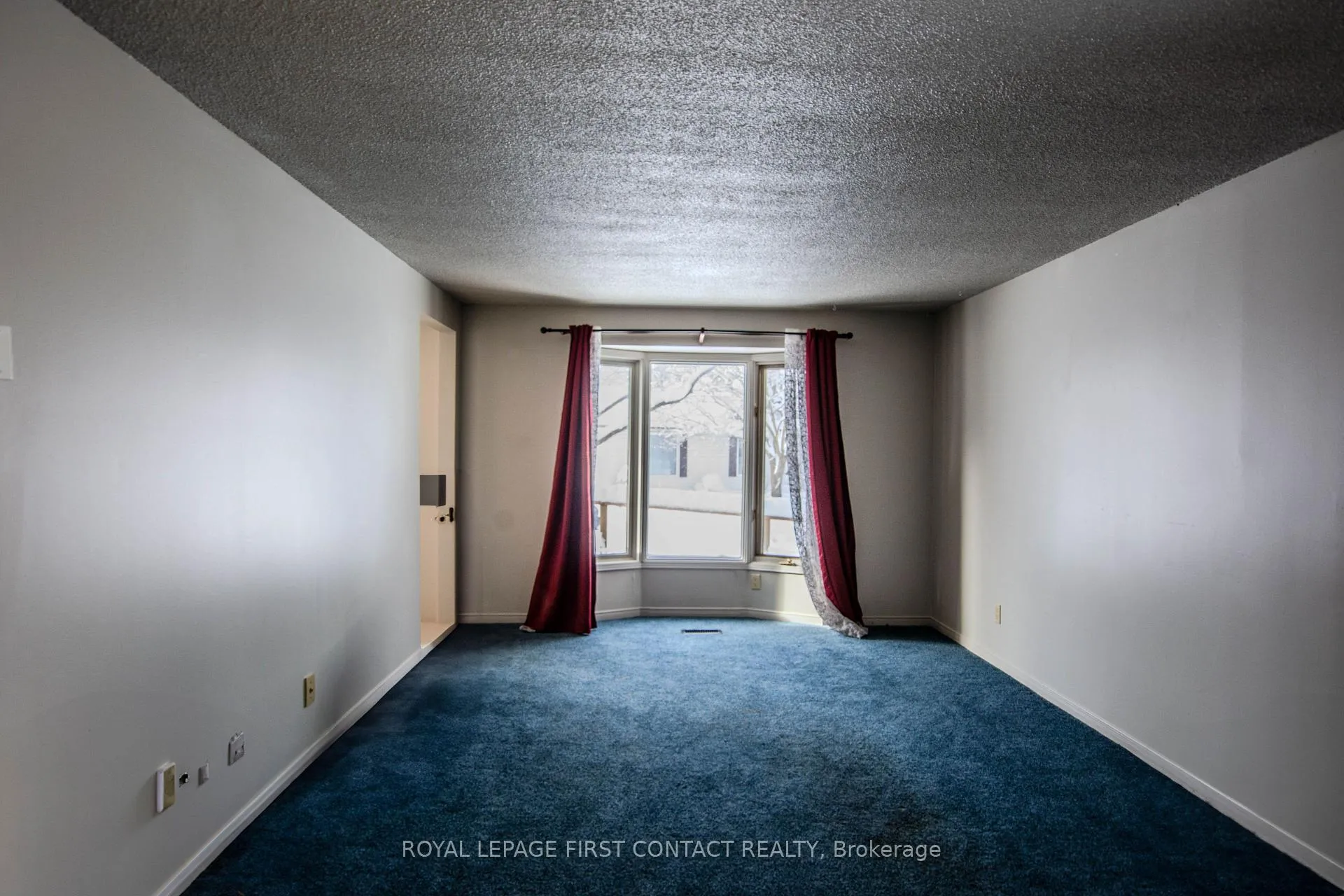 Photo 4 of 27 Royal Oak Drive, Innisfil, Cookstown — HOMEH