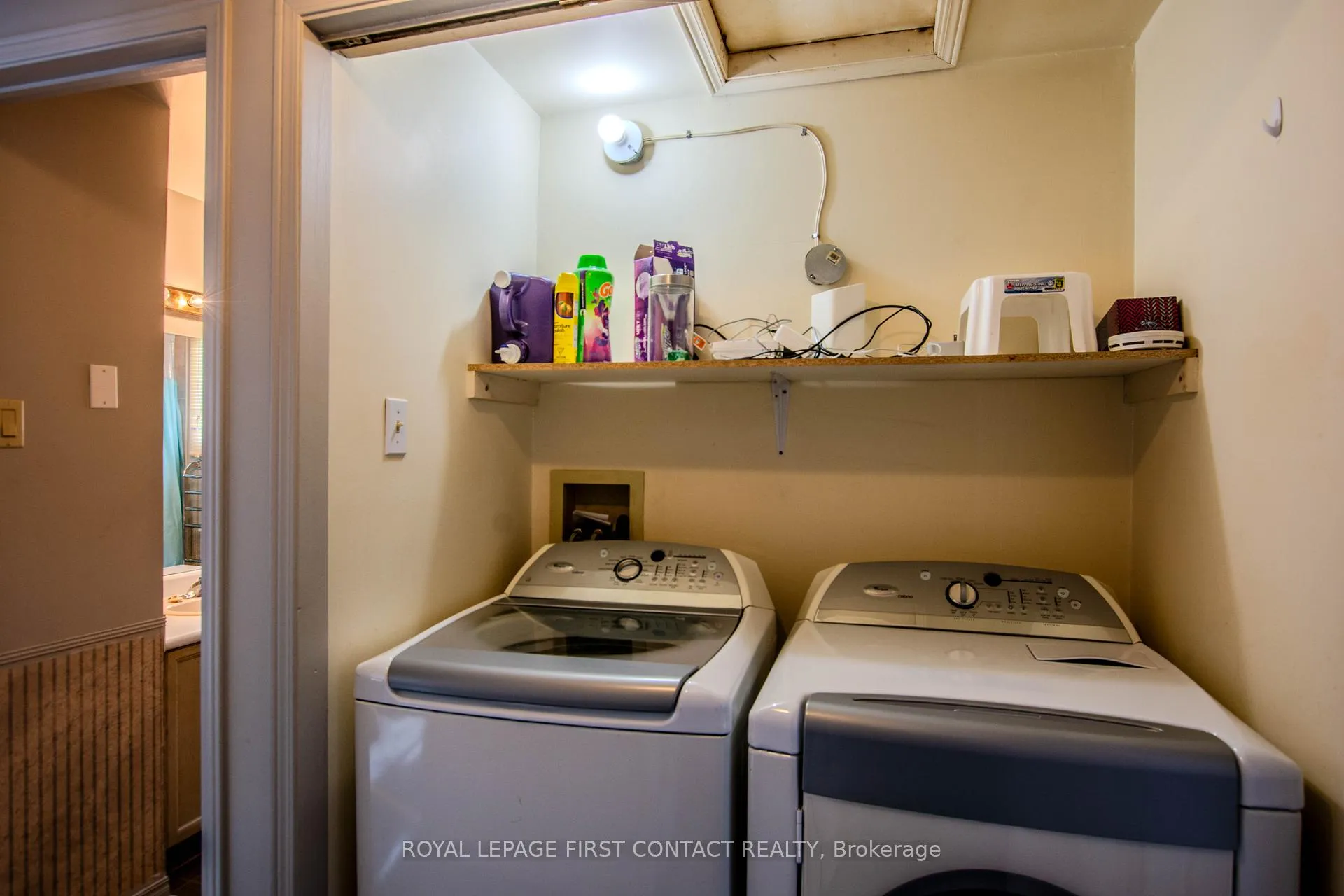 Photo 13 of 27 Royal Oak Drive, Innisfil, Cookstown — HOMEH