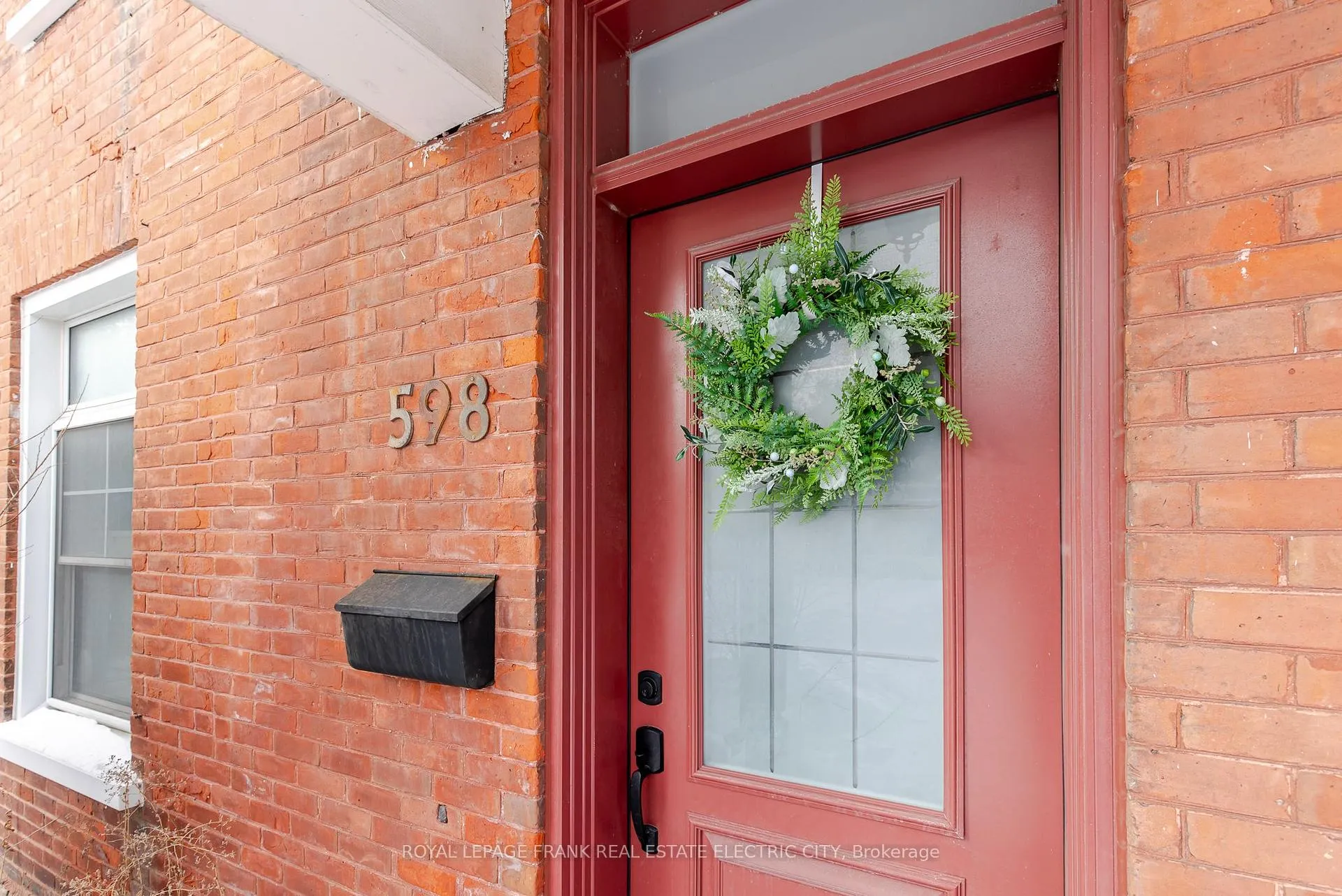 Photo 3 of 598 Sherbrooke Street, Peterborough, Town Ward 3 — HOMEH