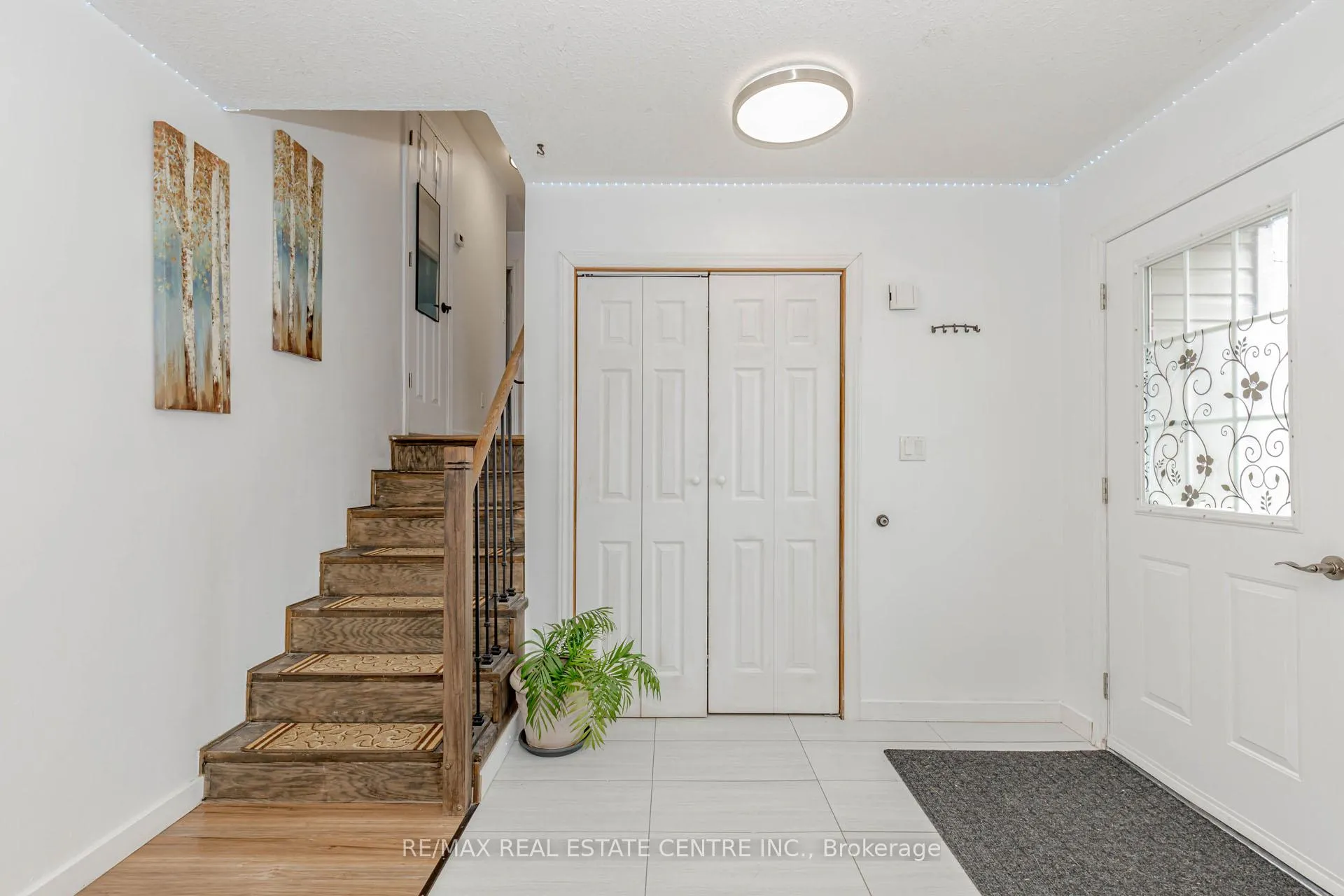 Photo 3 of 14 Pine Court, Southgate — HOMEH