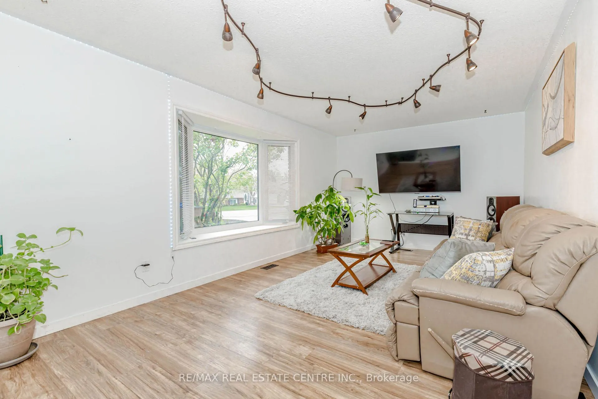 Photo 5 of 14 Pine Court, Southgate — HOMEH