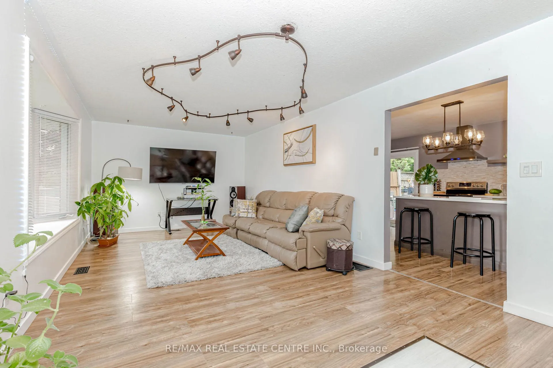 Photo 6 of 14 Pine Court, Southgate — HOMEH