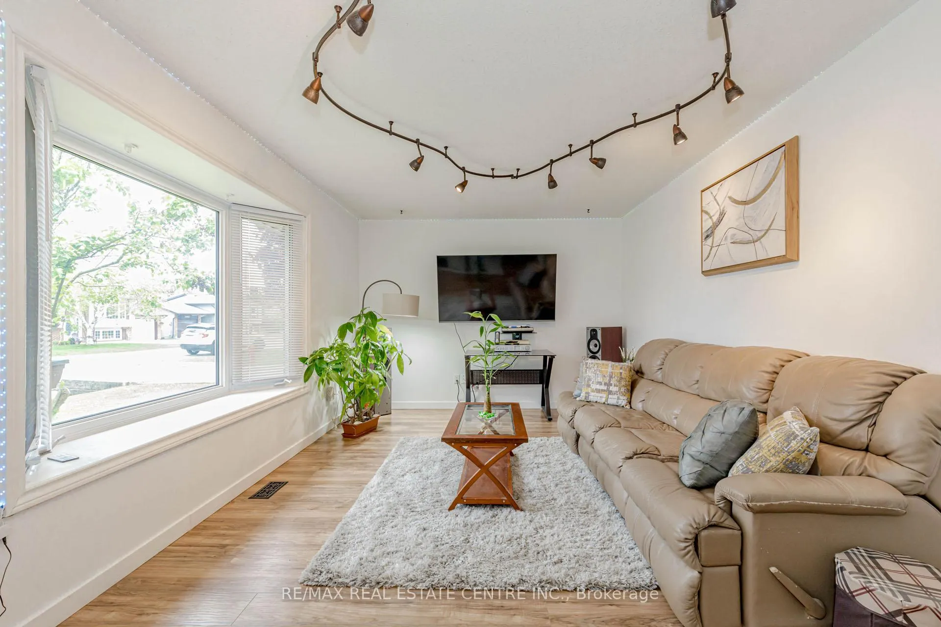 Photo 7 of 14 Pine Court, Southgate — HOMEH