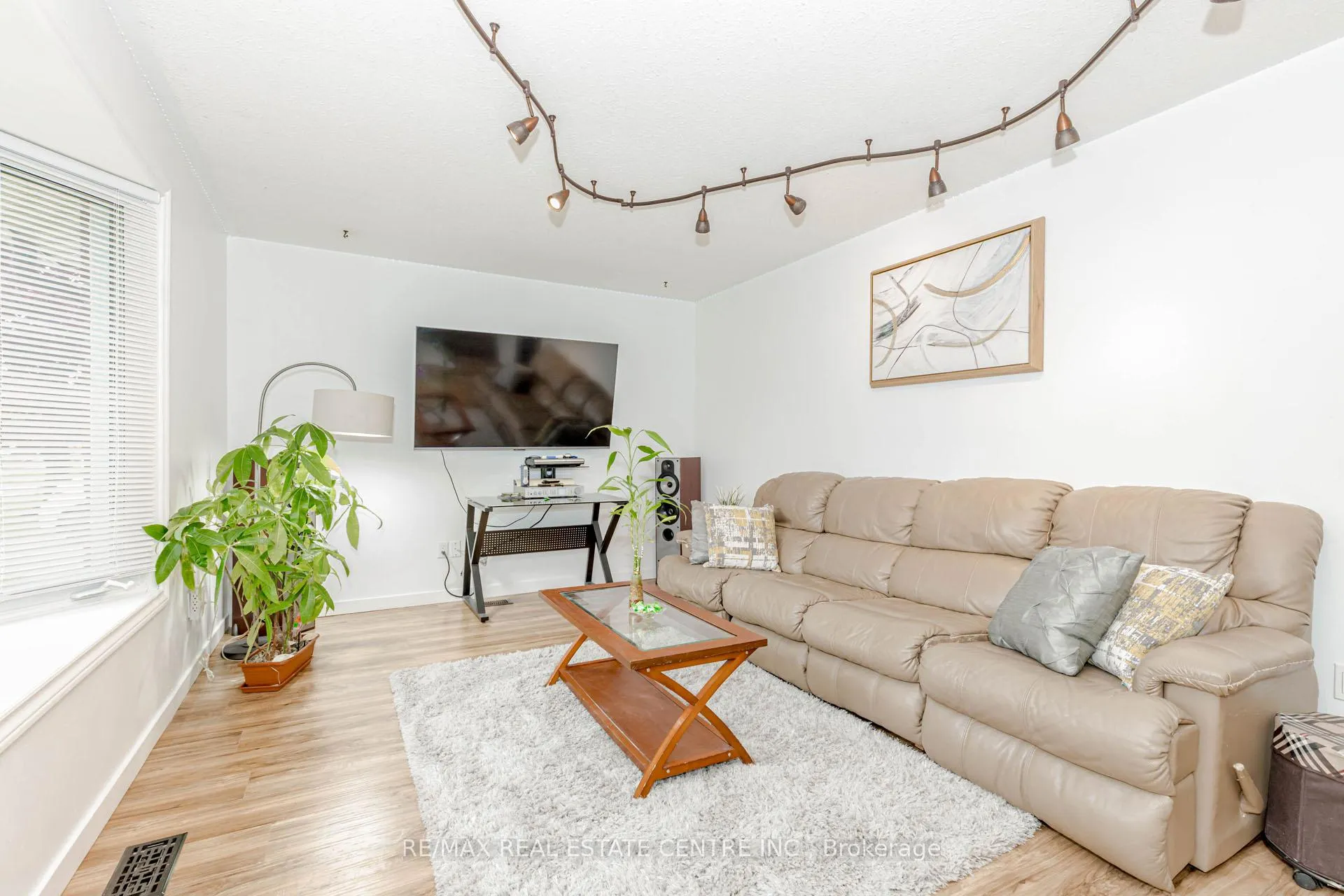 Photo 8 of 14 Pine Court, Southgate — HOMEH