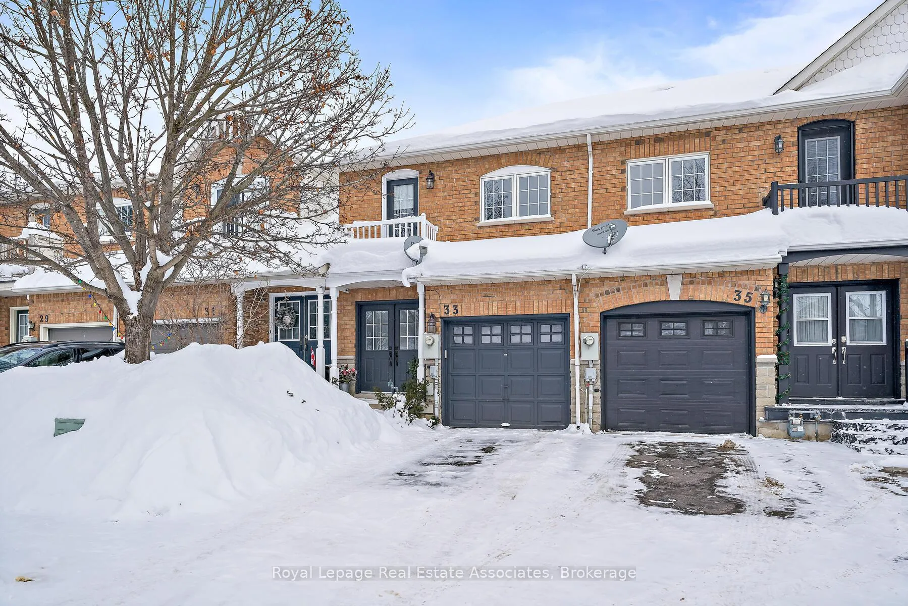 Photo 2 of 33 Bradley Drive, Halton Hills, Georgetown — HOMEH