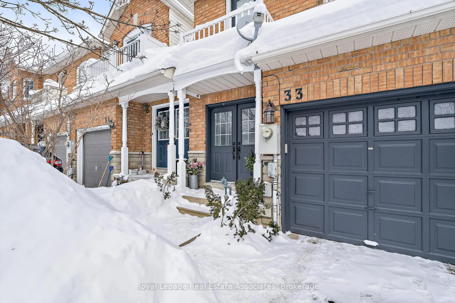 Photo 3 of 33 Bradley Drive, Halton Hills, Georgetown — HOMEH