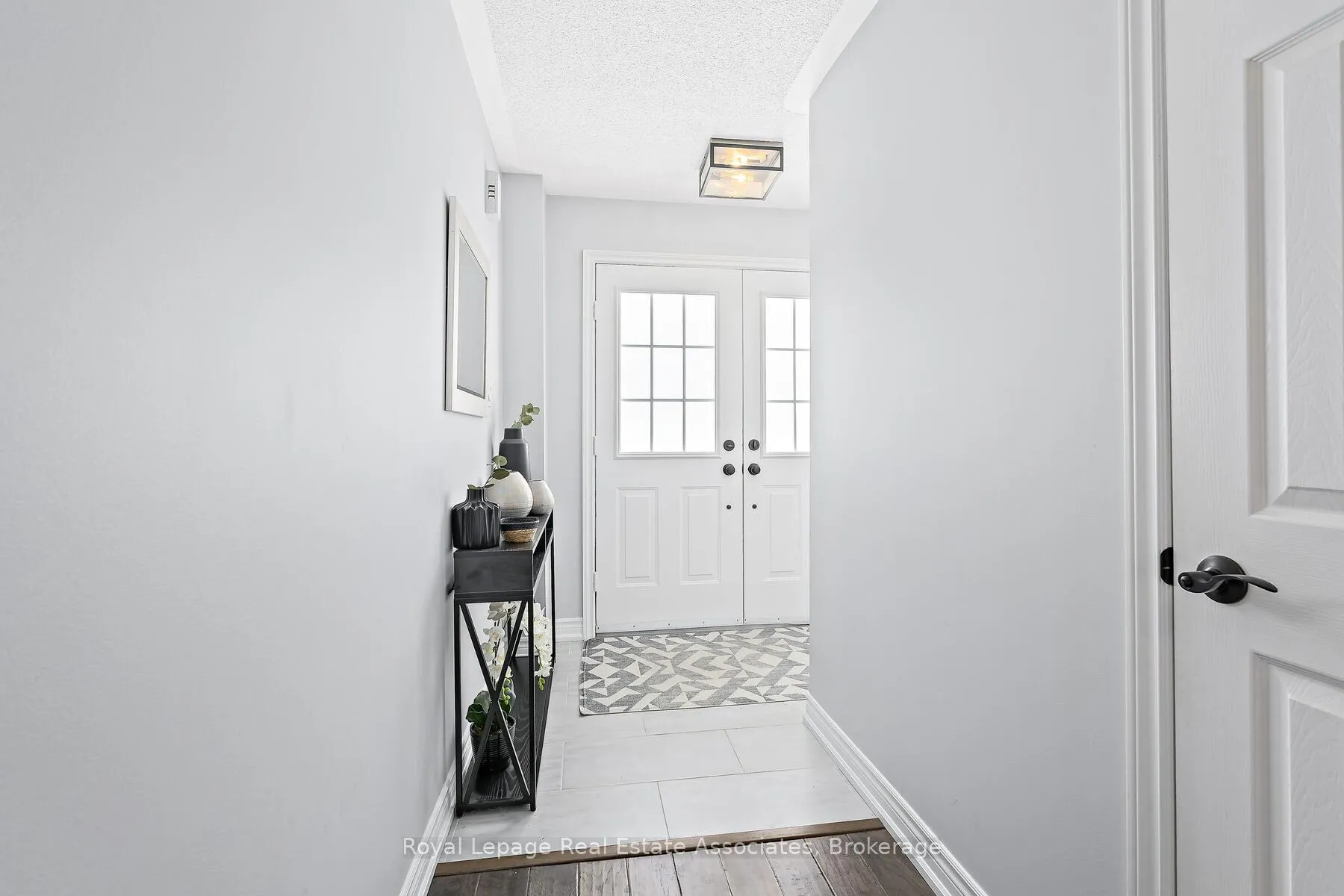 Photo 5 of 33 Bradley Drive, Halton Hills, Georgetown — HOMEH