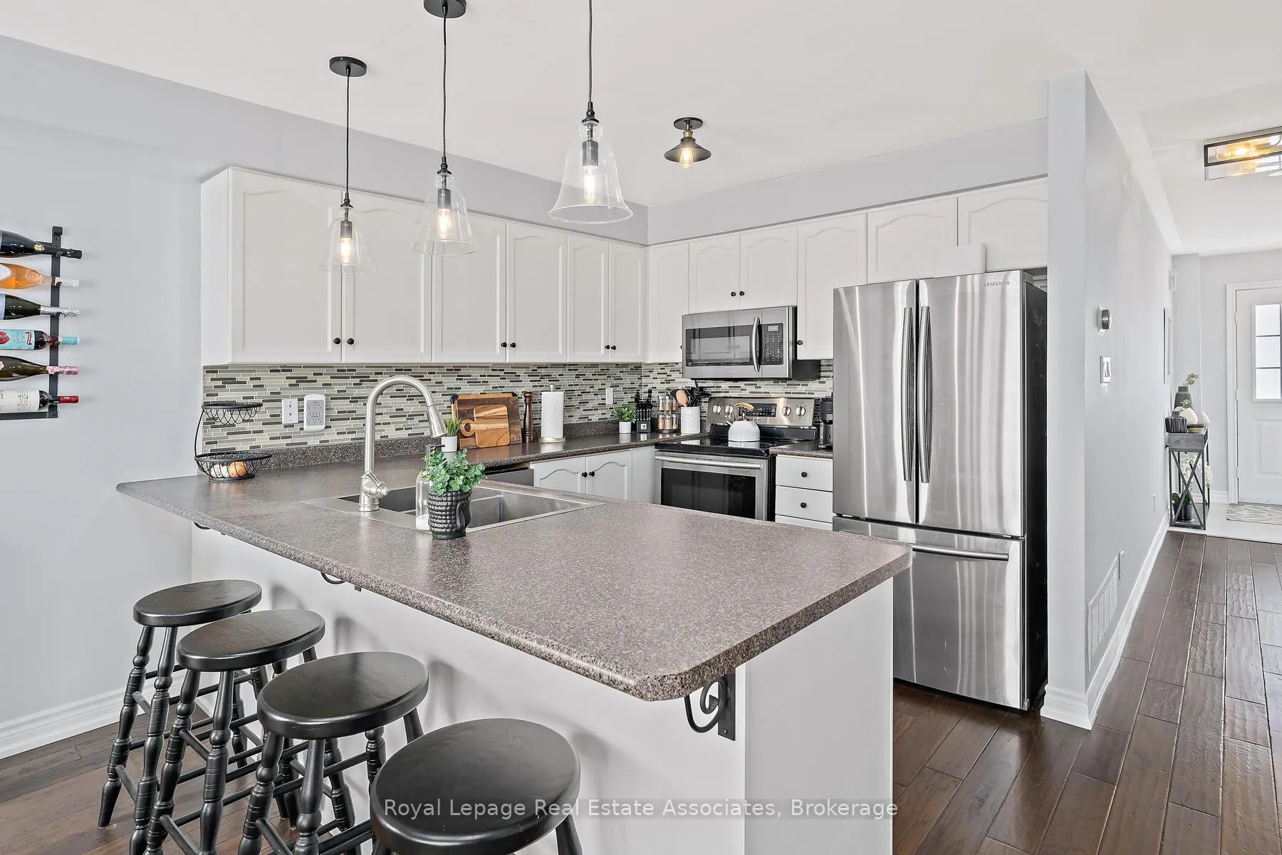 Photo 10 of 33 Bradley Drive, Halton Hills, Georgetown — HOMEH
