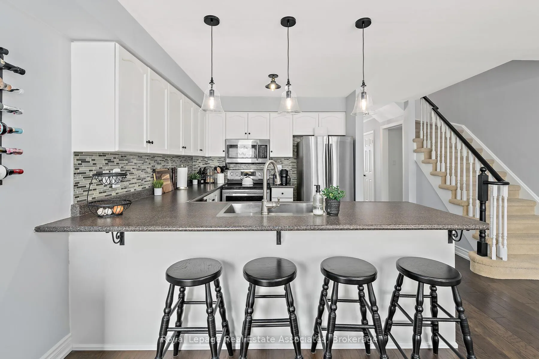 Photo 11 of 33 Bradley Drive, Halton Hills, Georgetown — HOMEH