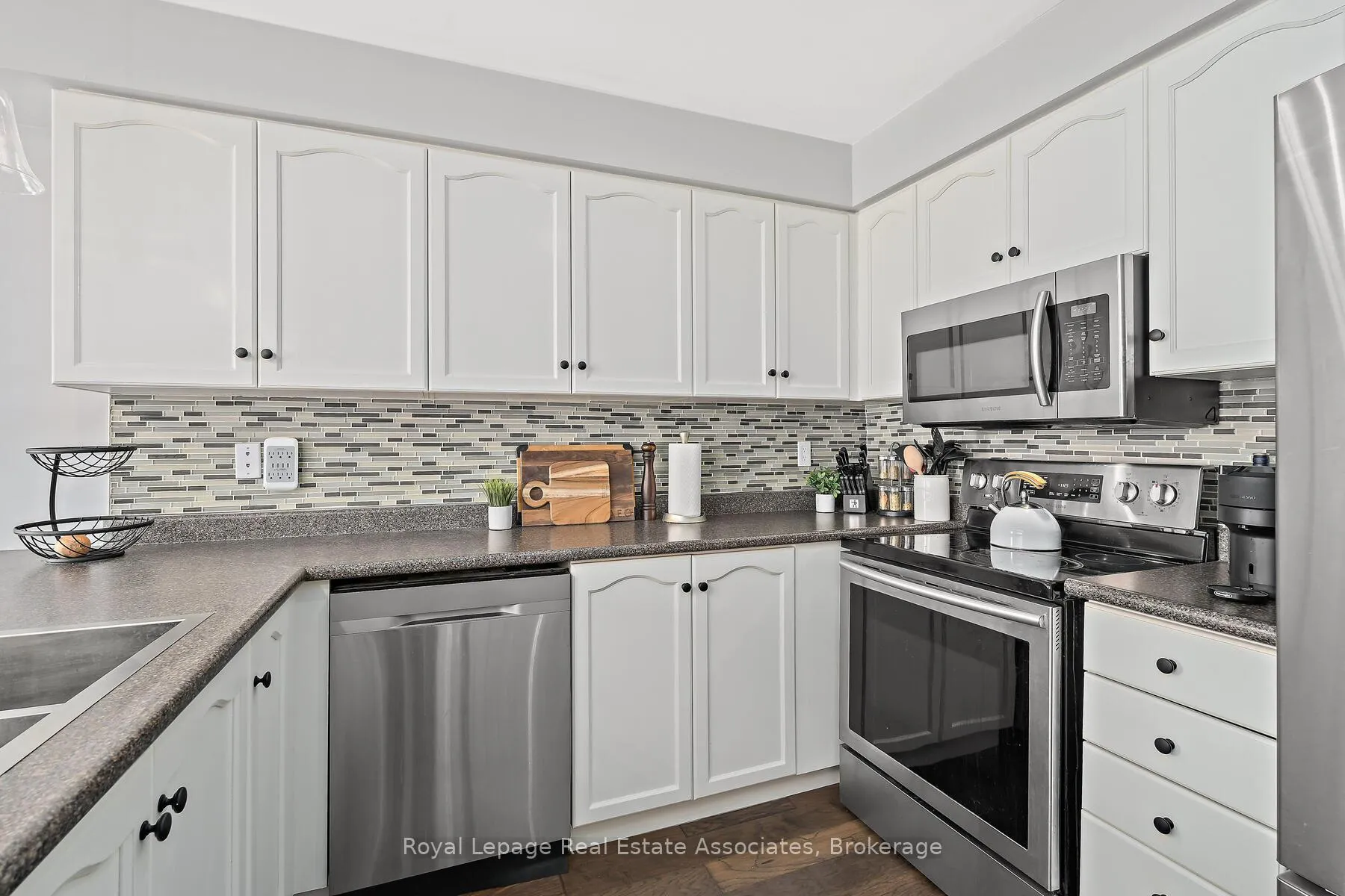 Photo 14 of 33 Bradley Drive, Halton Hills, Georgetown — HOMEH