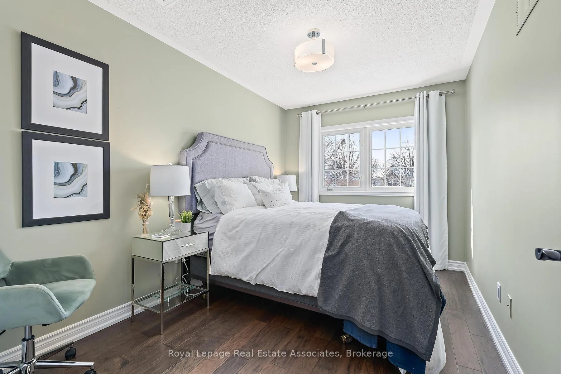 Photo 23 of 33 Bradley Drive, Halton Hills, Georgetown — HOMEH