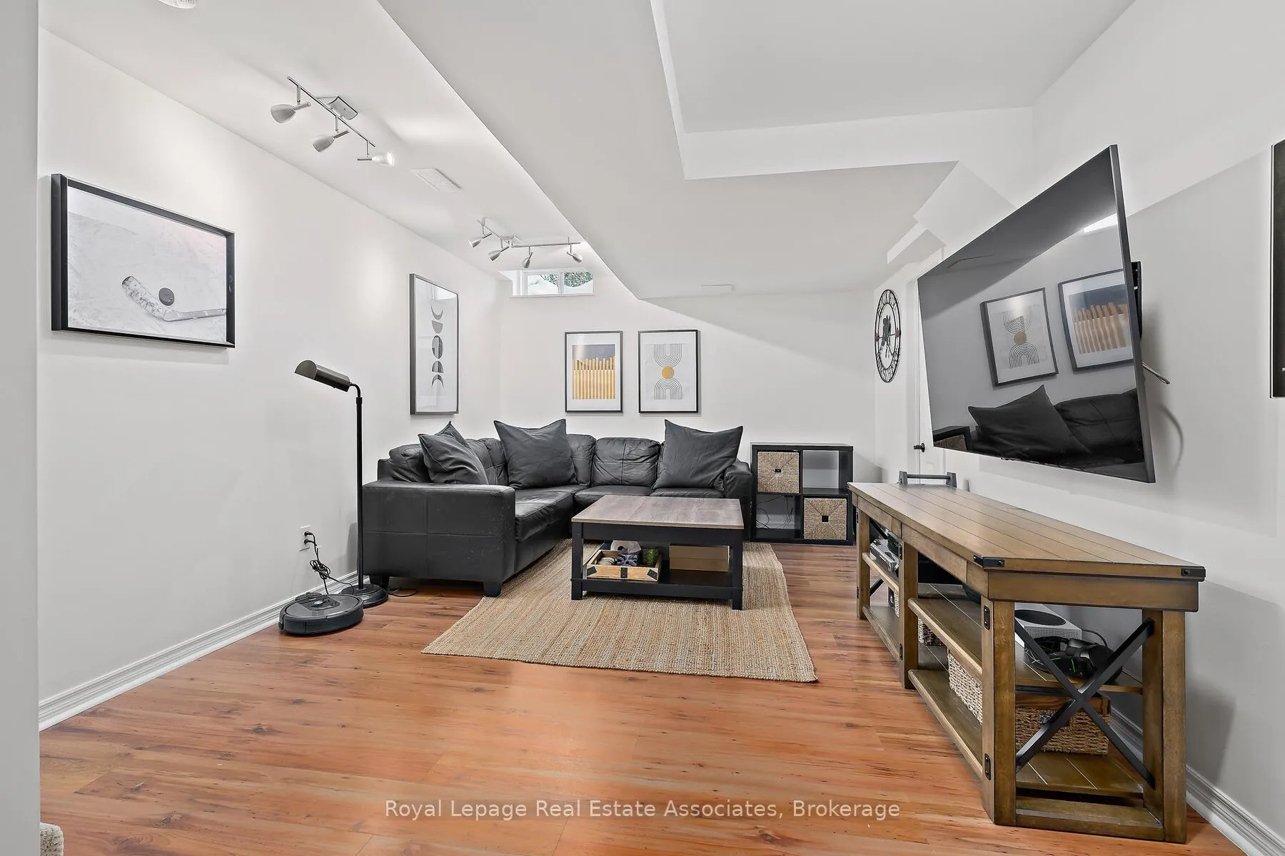 Photo 25 of 33 Bradley Drive, Halton Hills, Georgetown — HOMEH