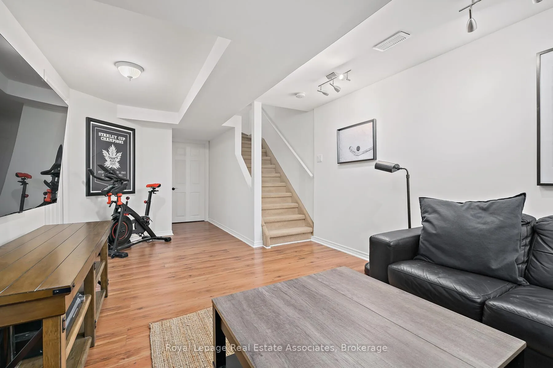 Photo 27 of 33 Bradley Drive, Halton Hills, Georgetown — HOMEH