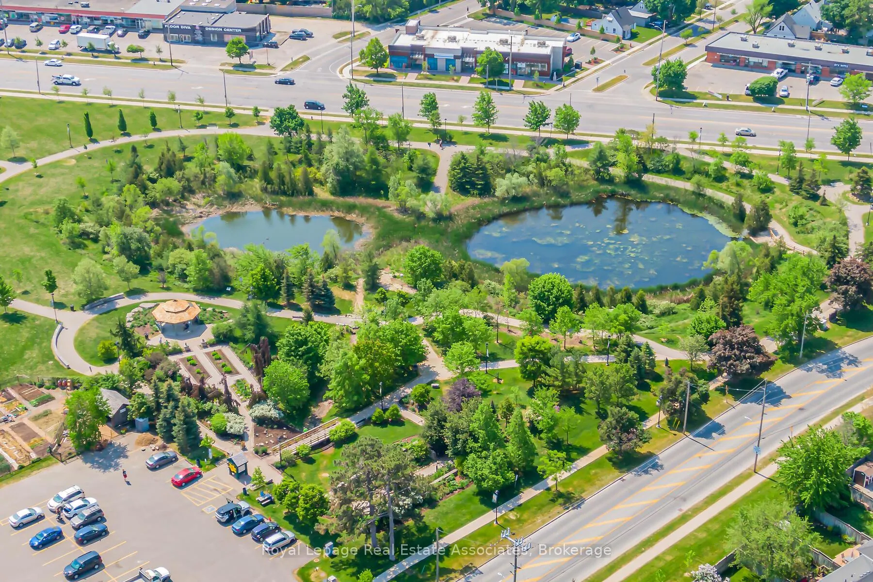 Photo 35 of 33 Bradley Drive, Halton Hills, Georgetown — HOMEH