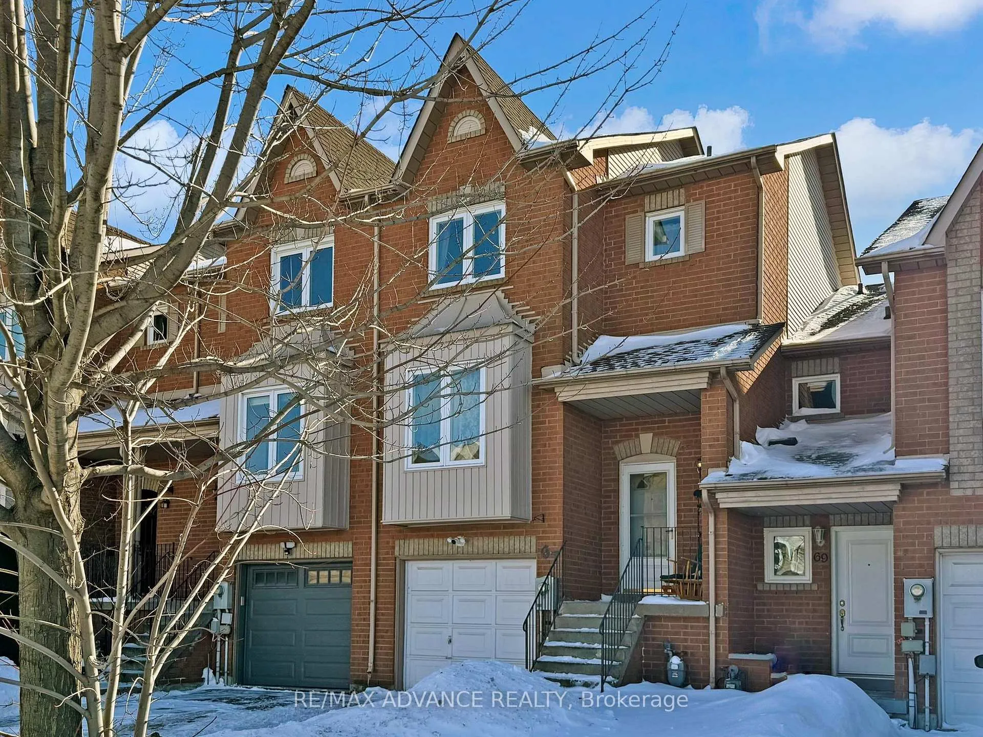 Photo 2 of 67 Kelso Crescent, Vaughan, Maple — HOMEH
