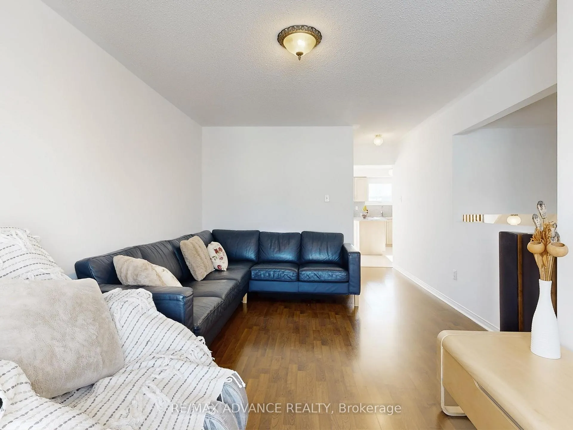 Photo 5 of 67 Kelso Crescent, Vaughan, Maple — HOMEH