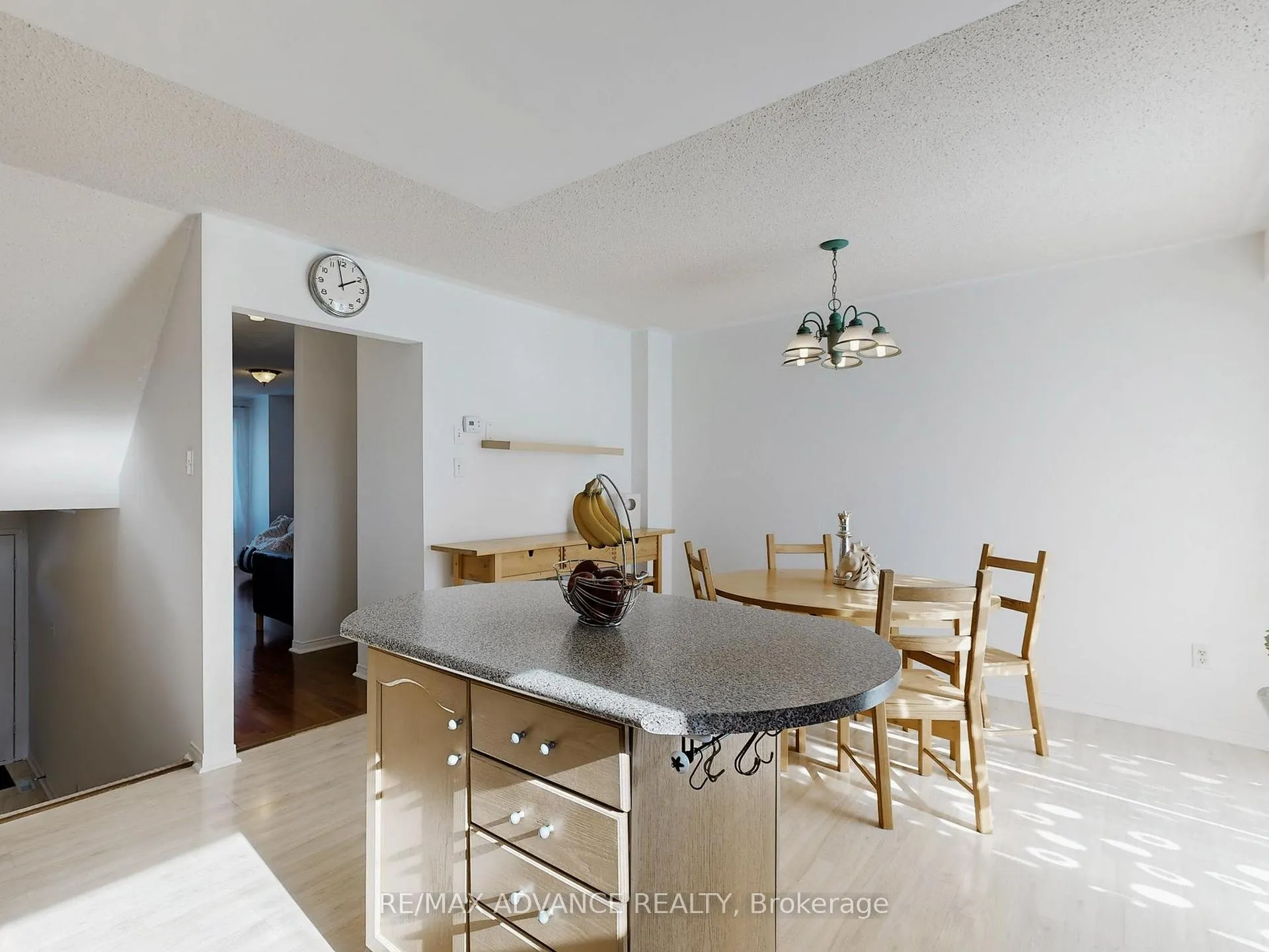 Photo 8 of 67 Kelso Crescent, Vaughan, Maple — HOMEH