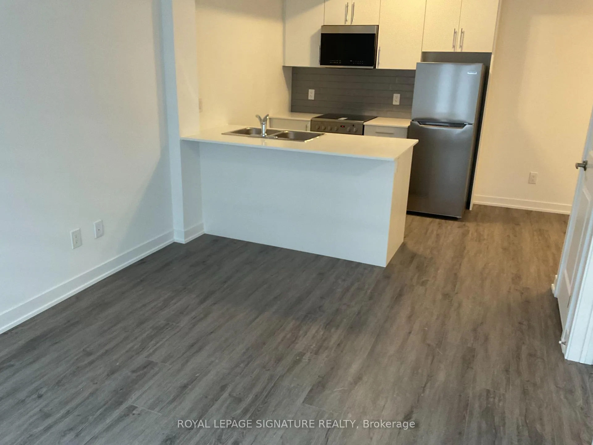 Photo 2 of Unit 4, 16 Marquette Avenue, Toronto, Englemount-Lawrence — HOMEH
