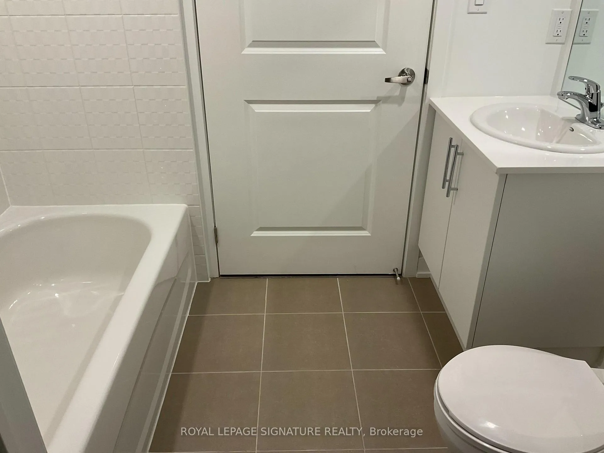 Photo 8 of Unit 4, 16 Marquette Avenue, Toronto, Englemount-Lawrence — HOMEH