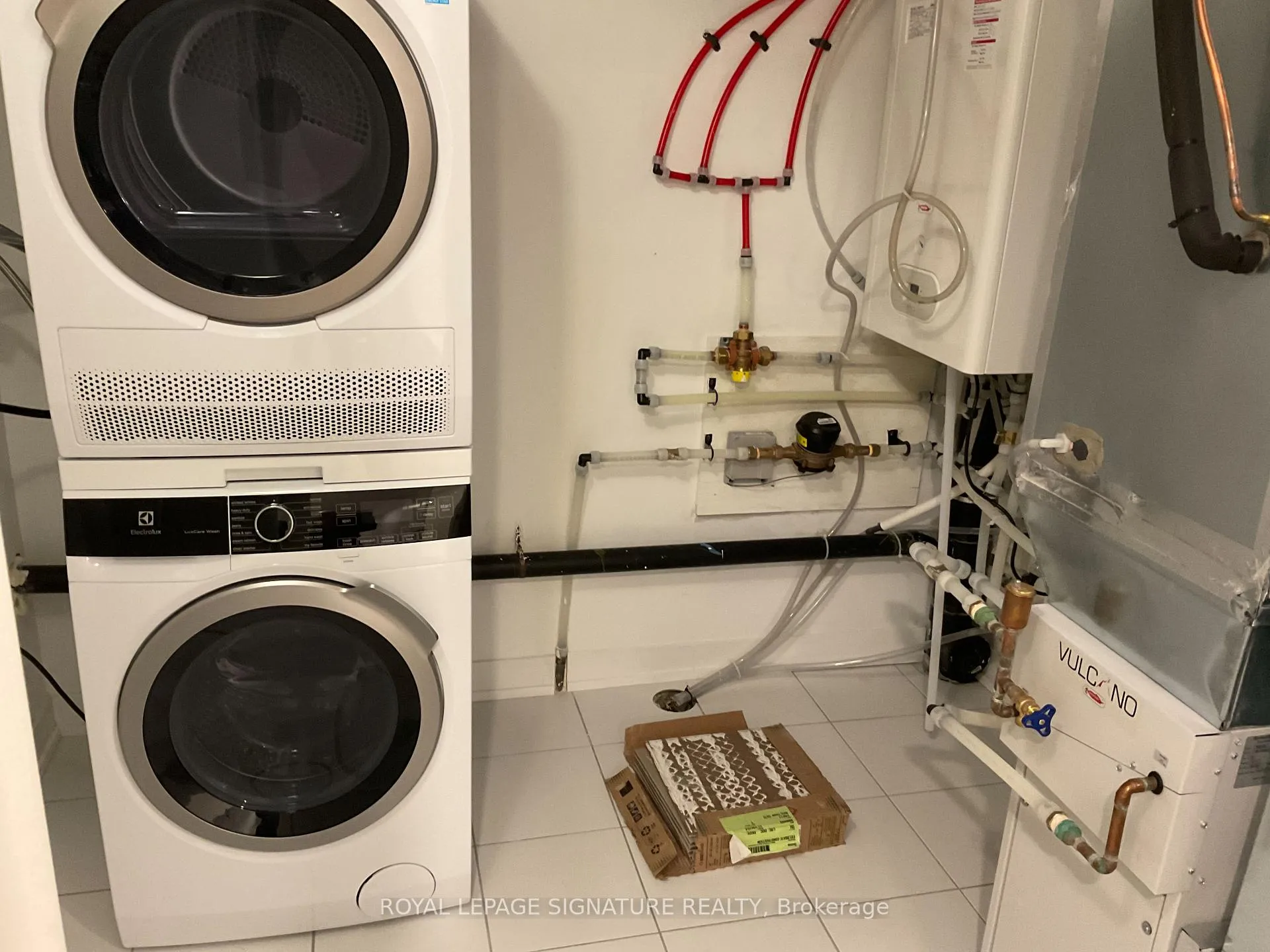 Photo 9 of Unit 4, 16 Marquette Avenue, Toronto, Englemount-Lawrence — HOMEH