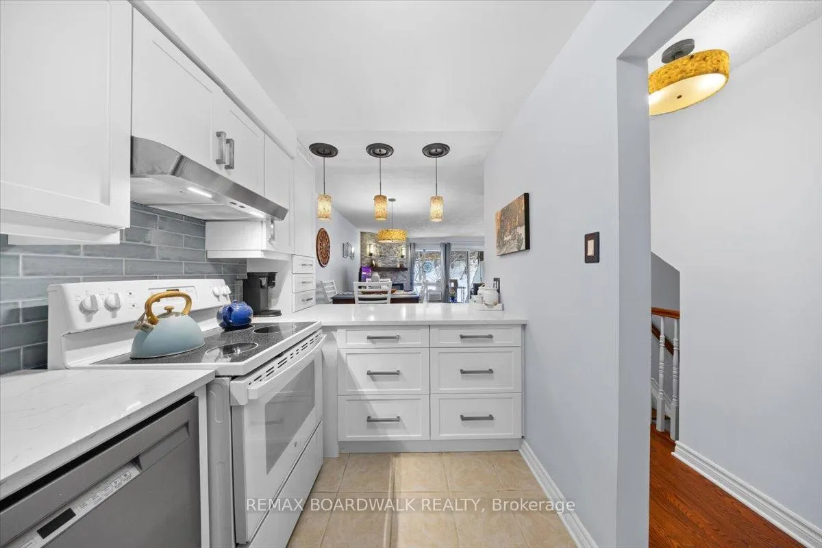 Photo 7 of Unit 6623A, 6623 Bilberry Drive, Ottawa, Convent Glen North — HOMEH