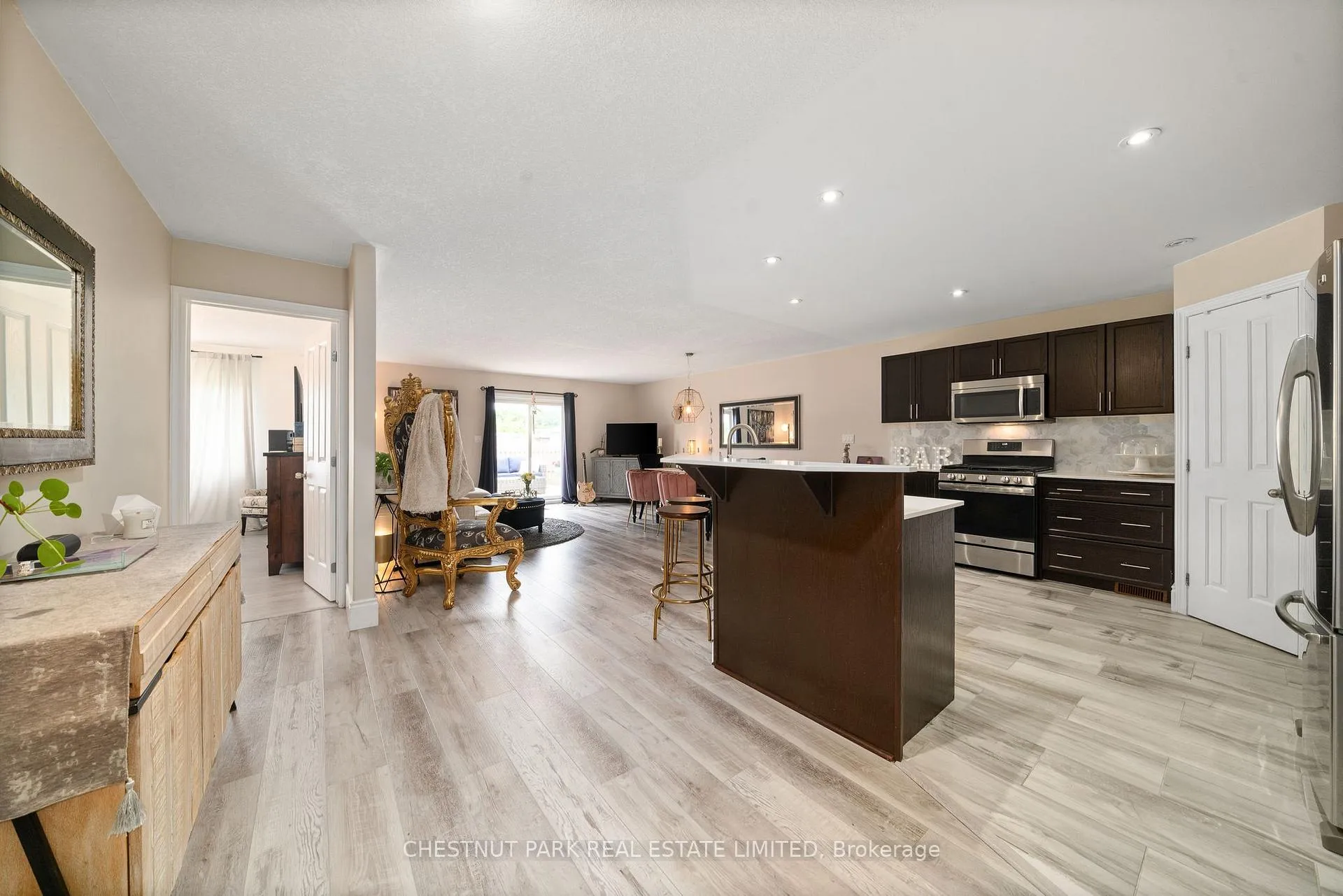 Photo 5 of 140 Islandview Drive, Loyalist, Amherstview — HOMEH